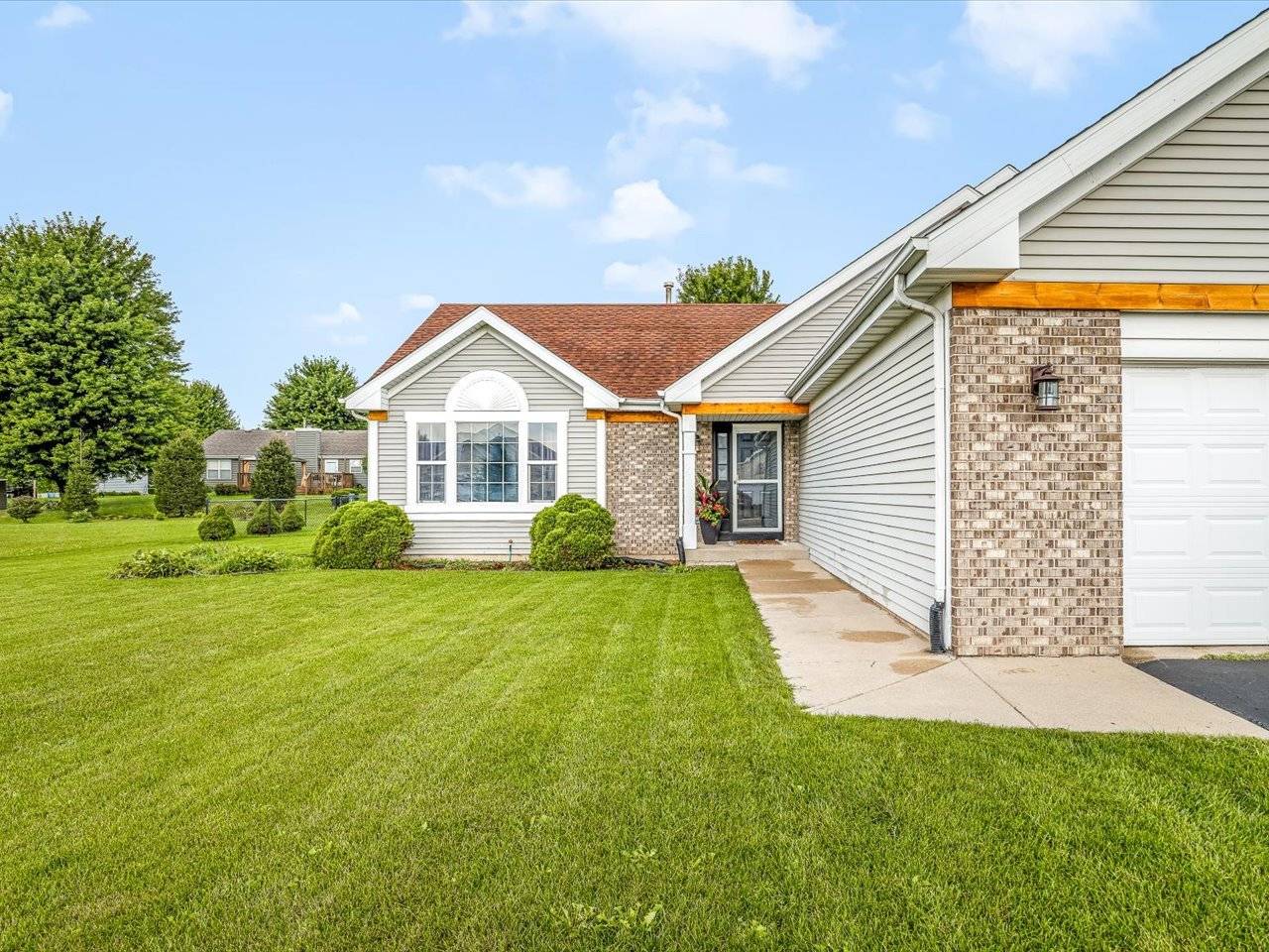 7284 Thomas DR, Loves Park, IL 61111