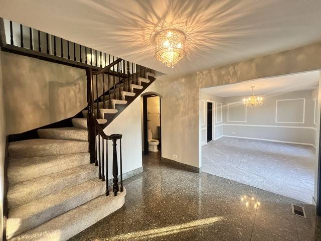 12 KINGSTON DR, Oak Brook, IL 60523