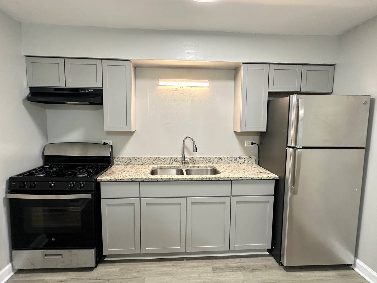 1719 E Roosevelt RD #4, Wheaton, IL 60187