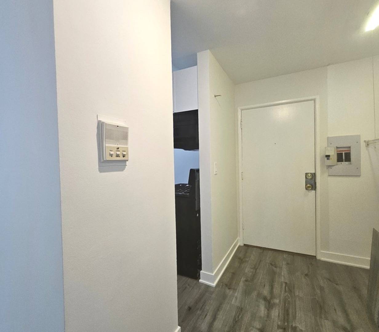 1375 Rebecca DR #219, Hoffman Estates, IL 60194
