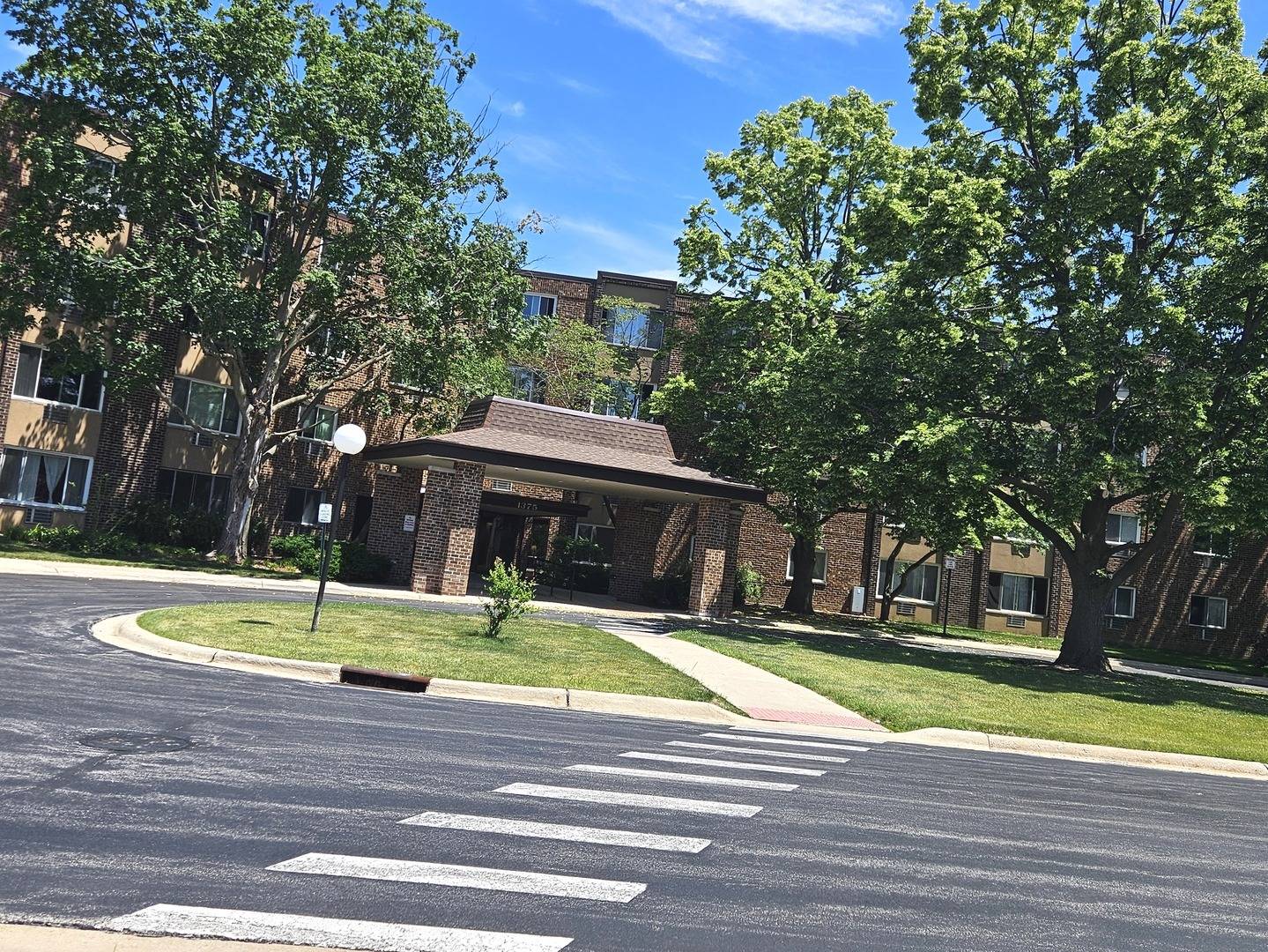 1375 Rebecca DR #219, Hoffman Estates, IL 60194