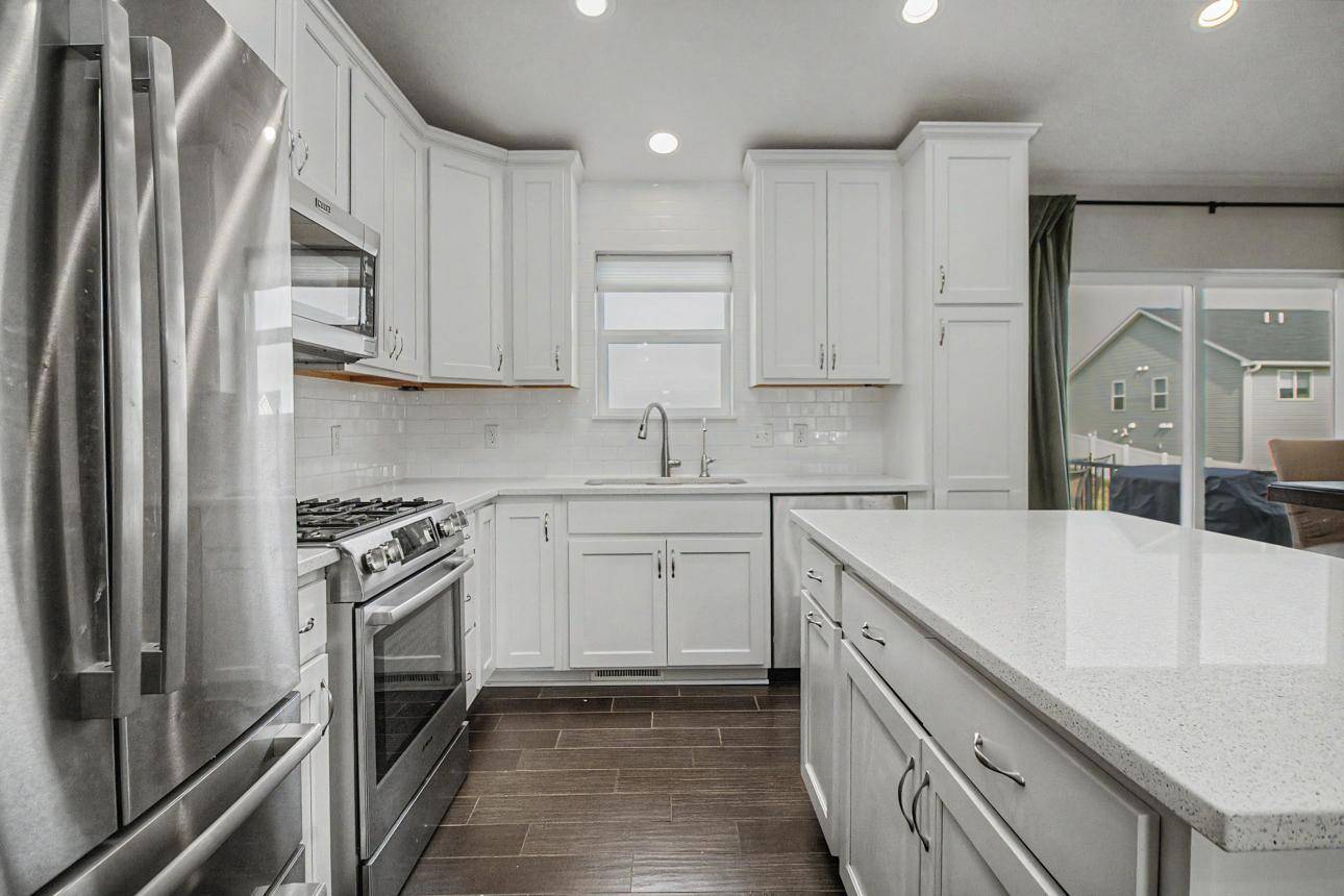 908 Ashford RD, Belle Plaine, MN 56011