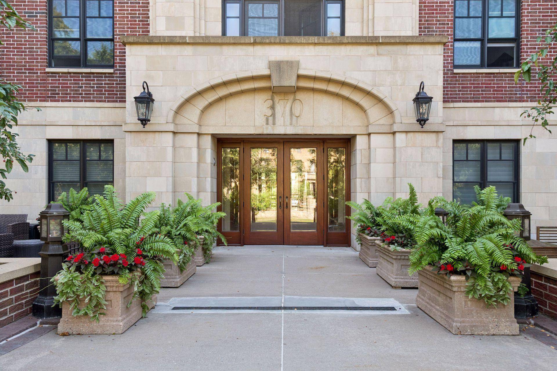 370 Marshall AVE #201, Saint Paul, MN 55102