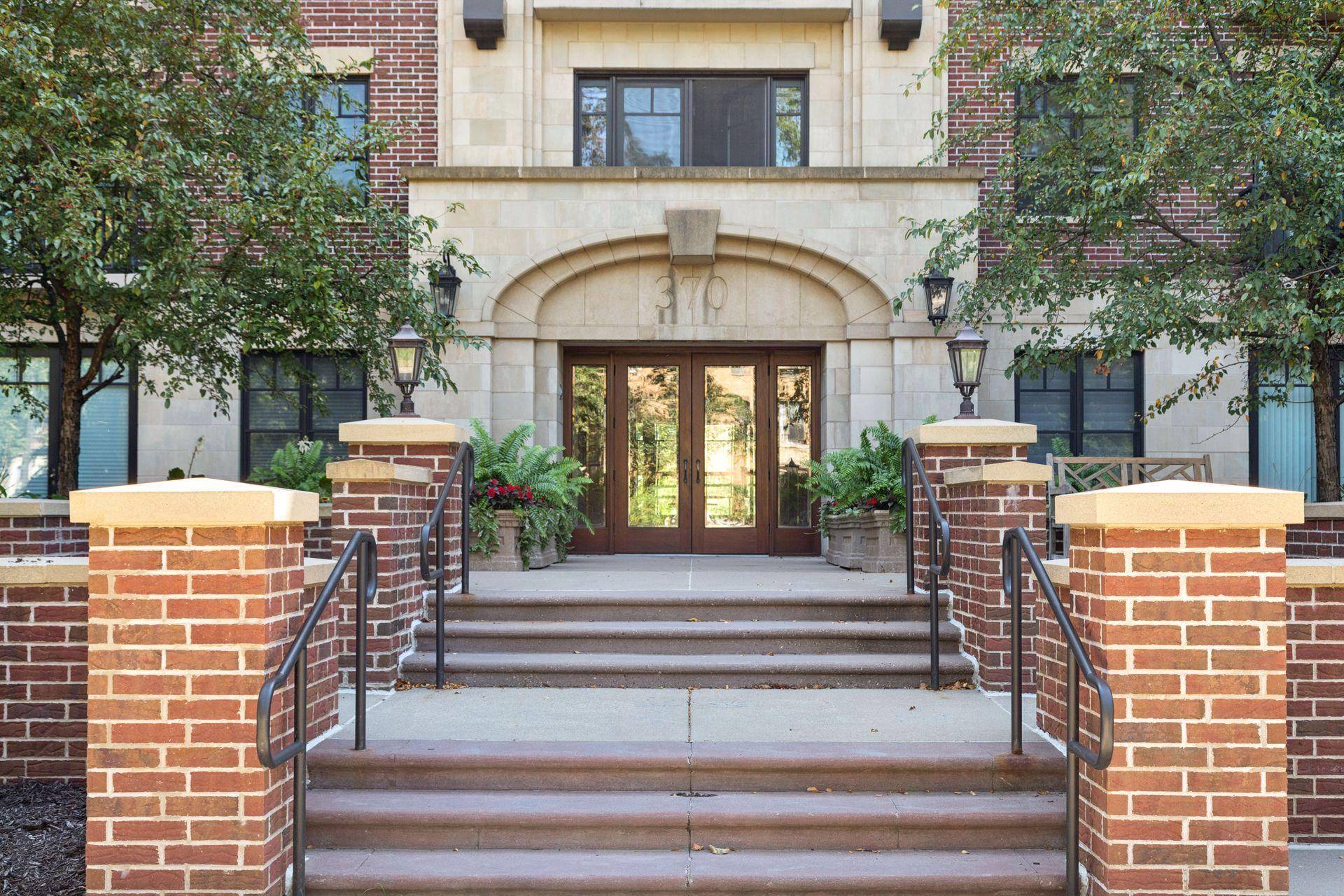 370 Marshall AVE #201, Saint Paul, MN 55102