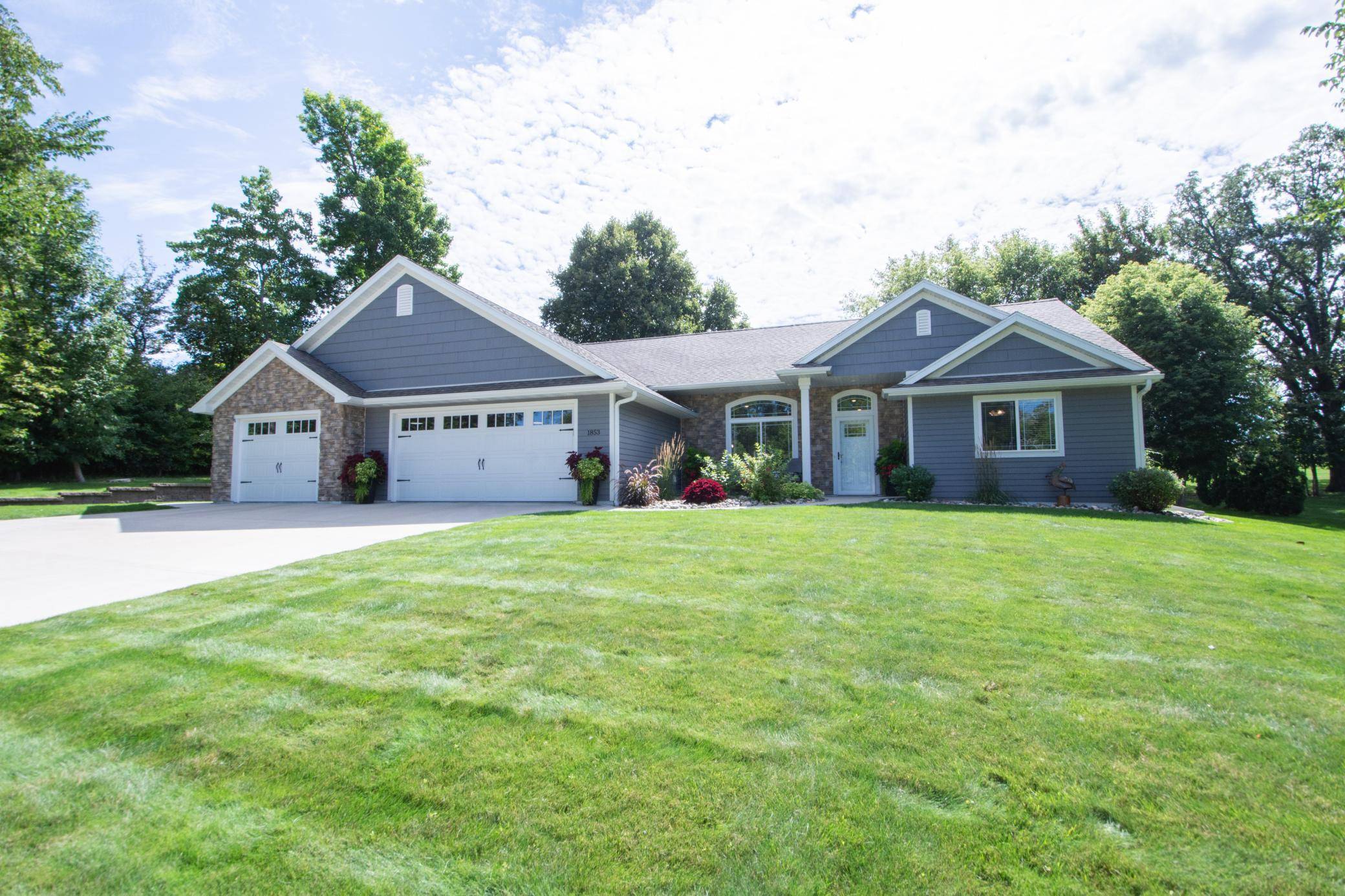 1853 Aspen DR, Detroit Lakes, MN 56501