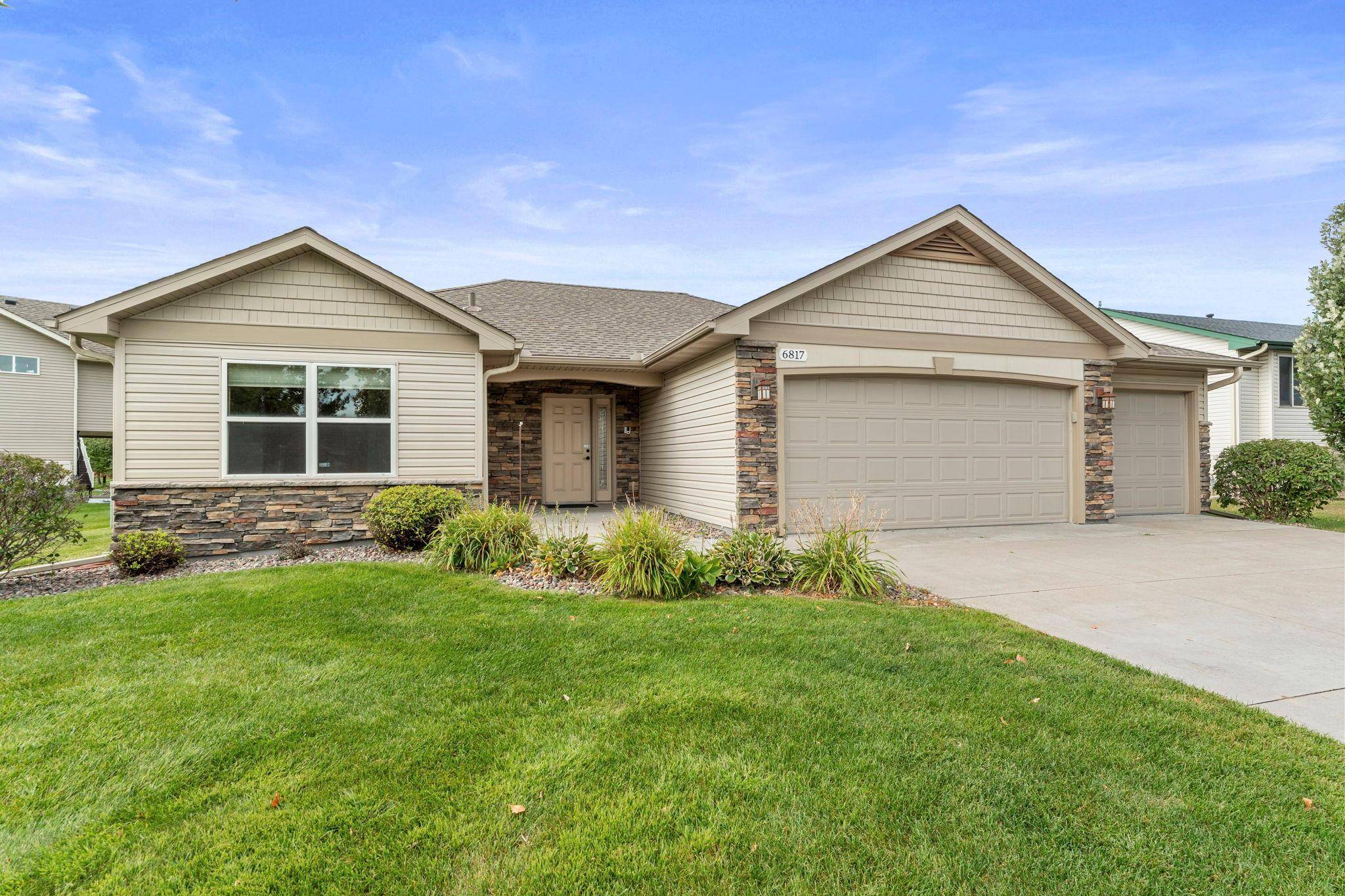 6817 90th AVE N, Brooklyn Park, MN 55445