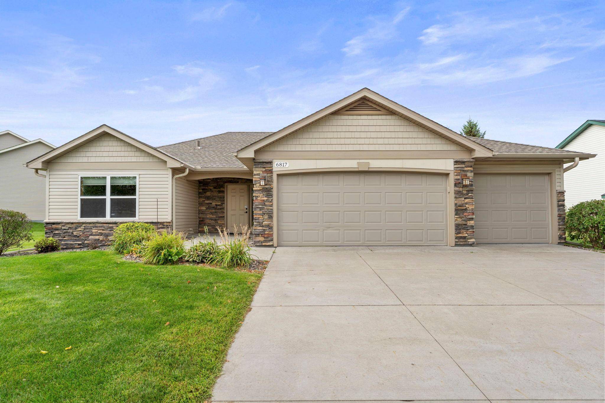 6817 90th AVE N, Brooklyn Park, MN 55445