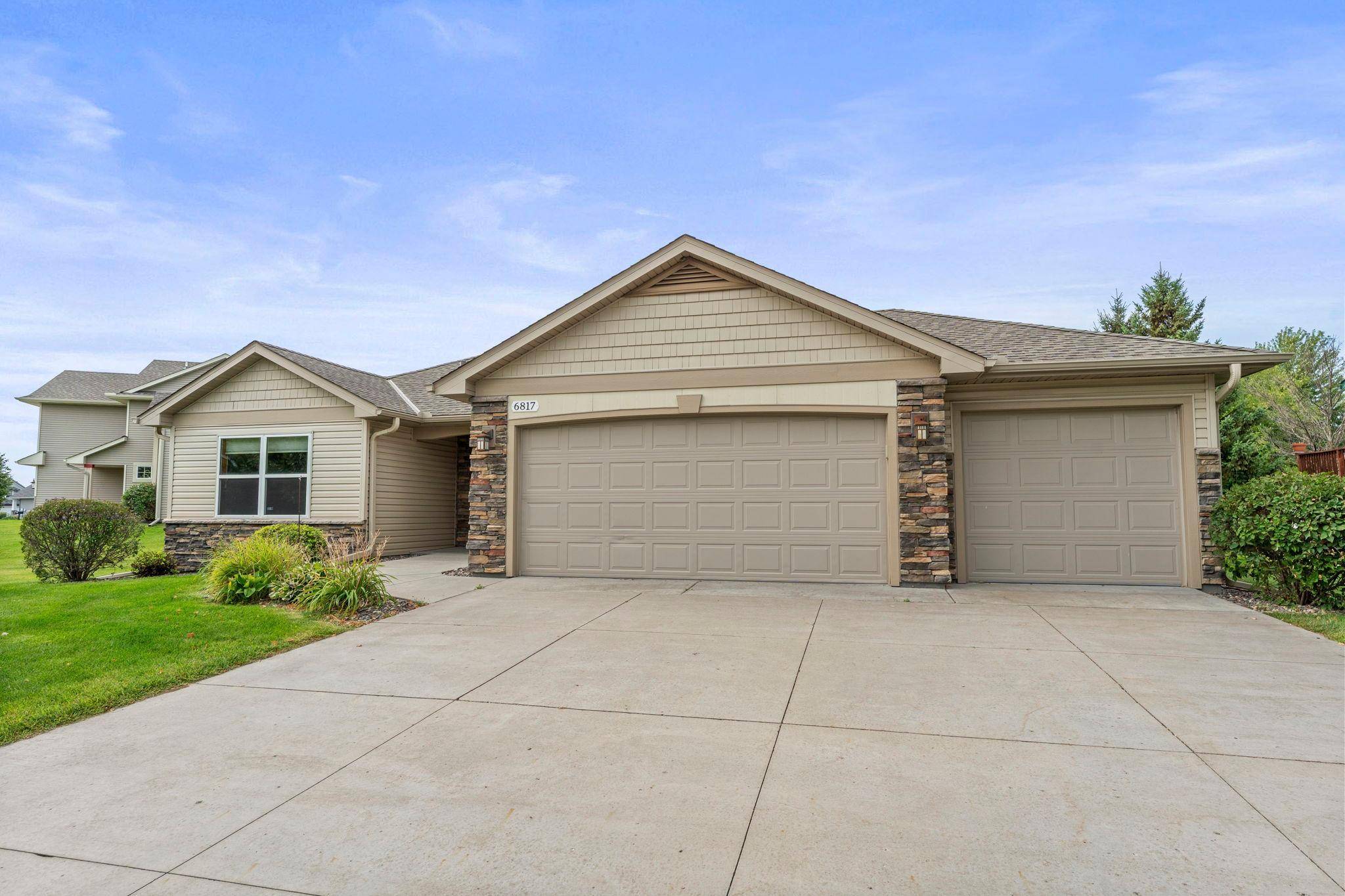 6817 90th AVE N, Brooklyn Park, MN 55445