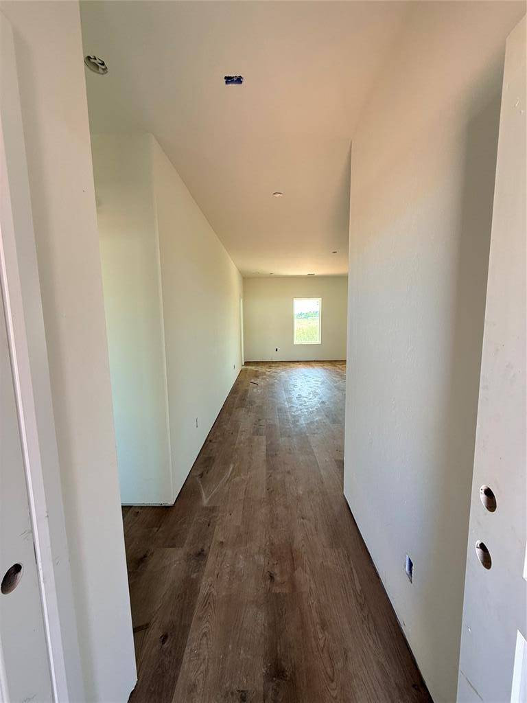 1124 E Stallion LN, Mustang, OK 73064