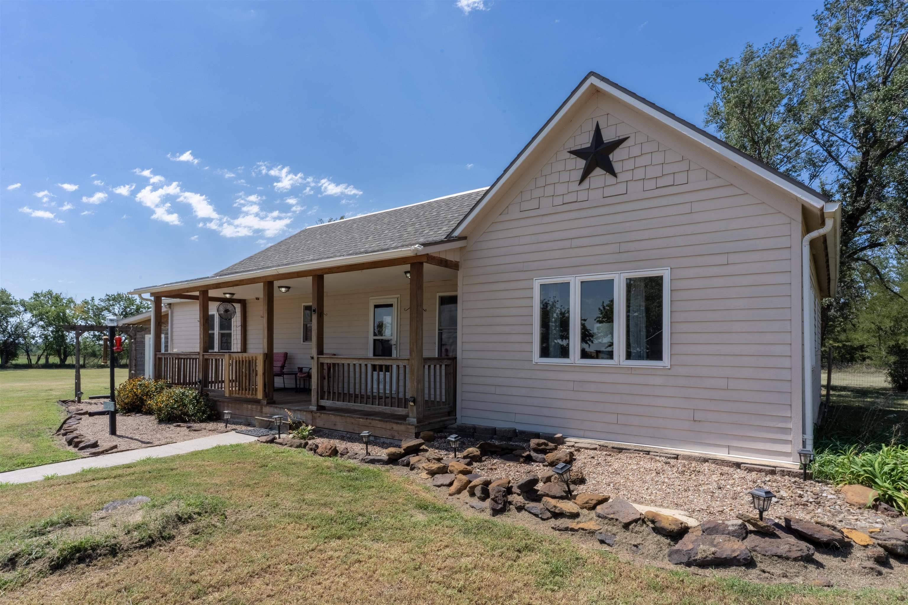 1776 Ivy Rd, Minneapolis, KS 67467