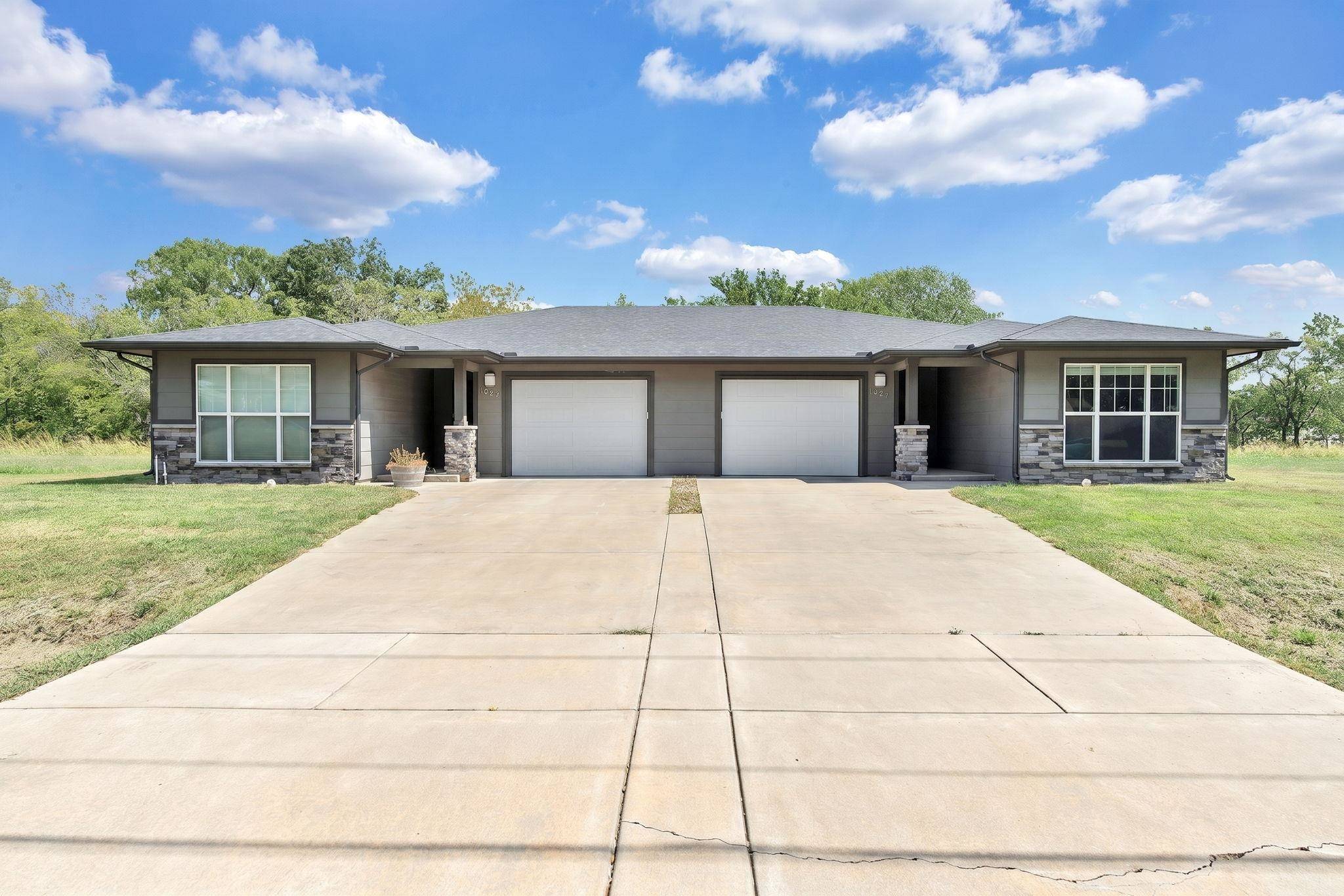 1027-1029 N H St, Wellington, KS 67152