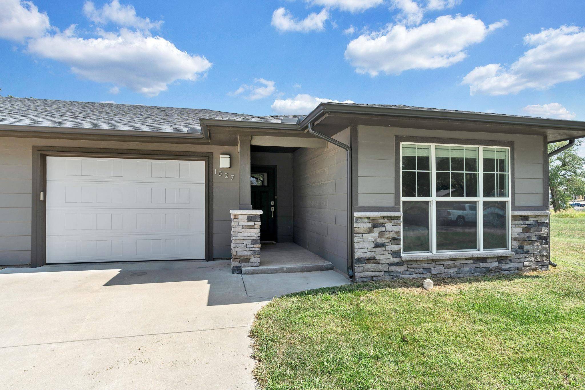 1027-1029 N H St, Wellington, KS 67152