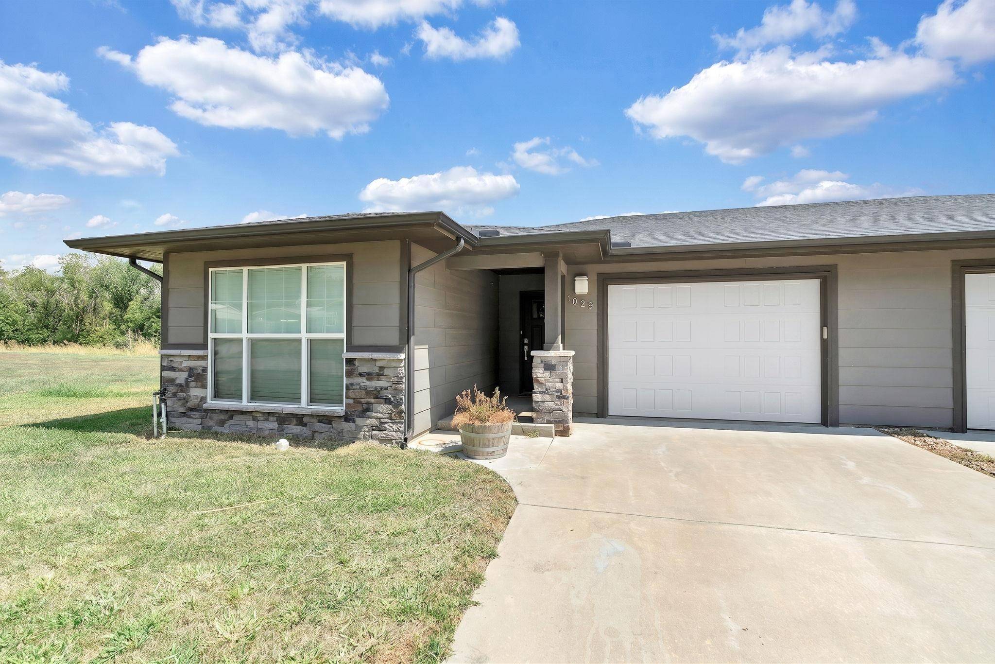 1027-1029 N H St, Wellington, KS 67152
