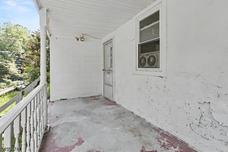 26 Sanatorium Rd, Glen Gardner Boro, NJ 08826