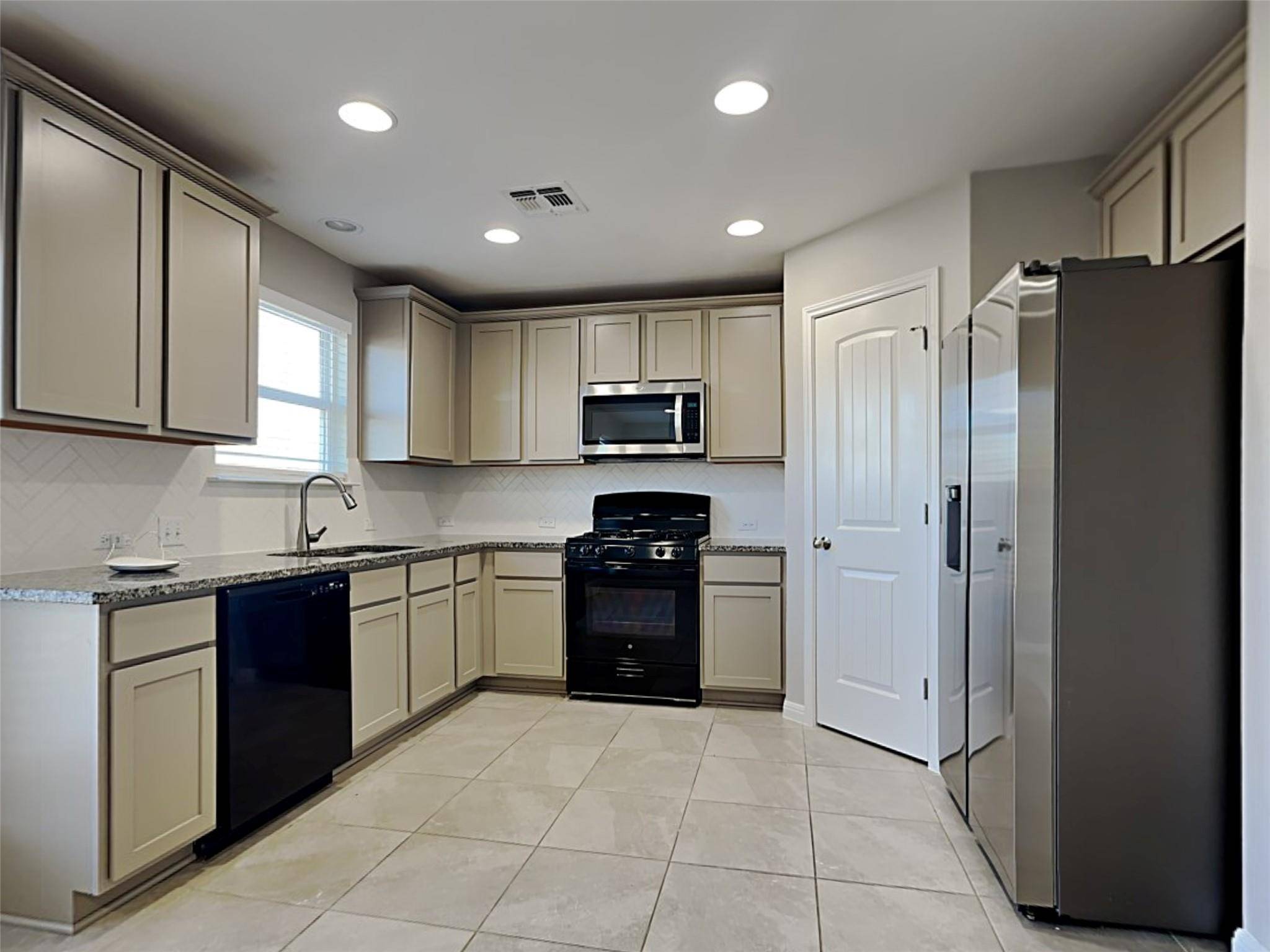 1052 Esplanade PKWY, San Marcos, TX 78666