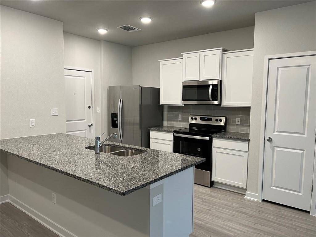 605 W South ST, Leander, TX 78641