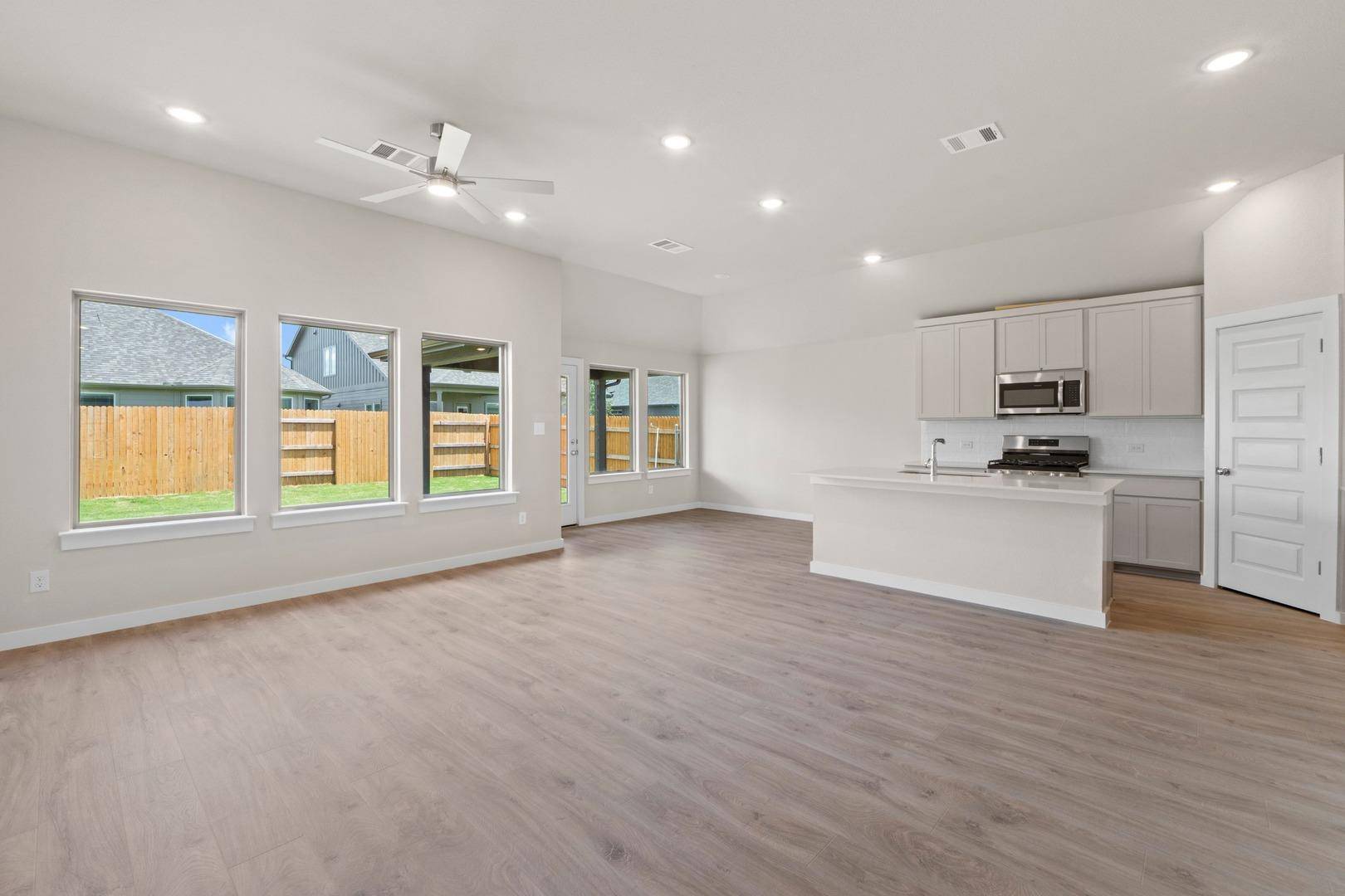 102 Melrose ST, Hutto, TX 78634