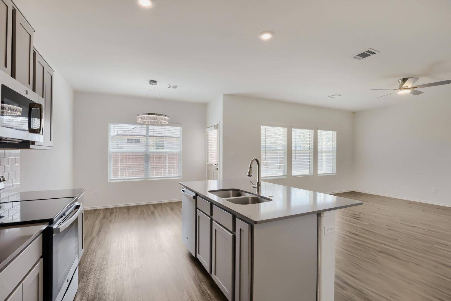 125 Guardian Angel CT, Jarrell, TX 76537