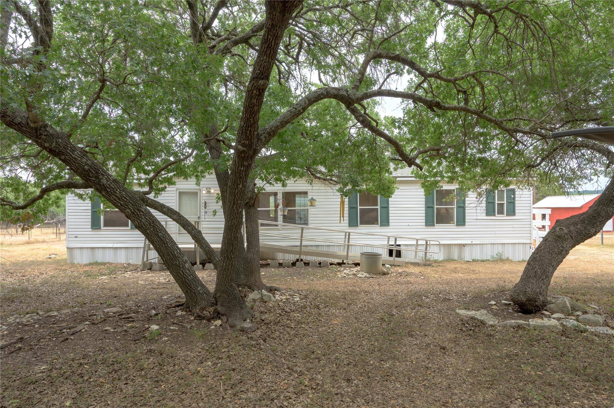 1100 Ramms DR, Florence, TX 76527