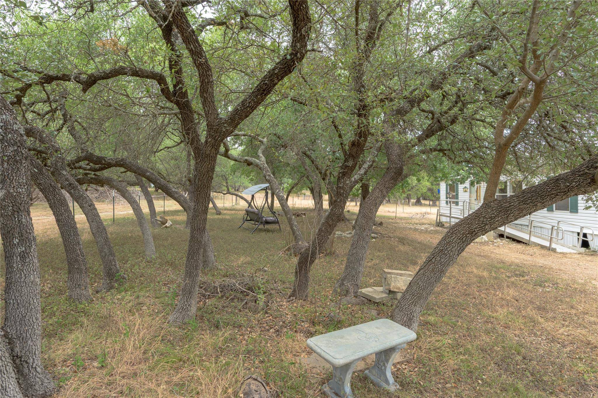 1100 Ramms DR, Florence, TX 76527