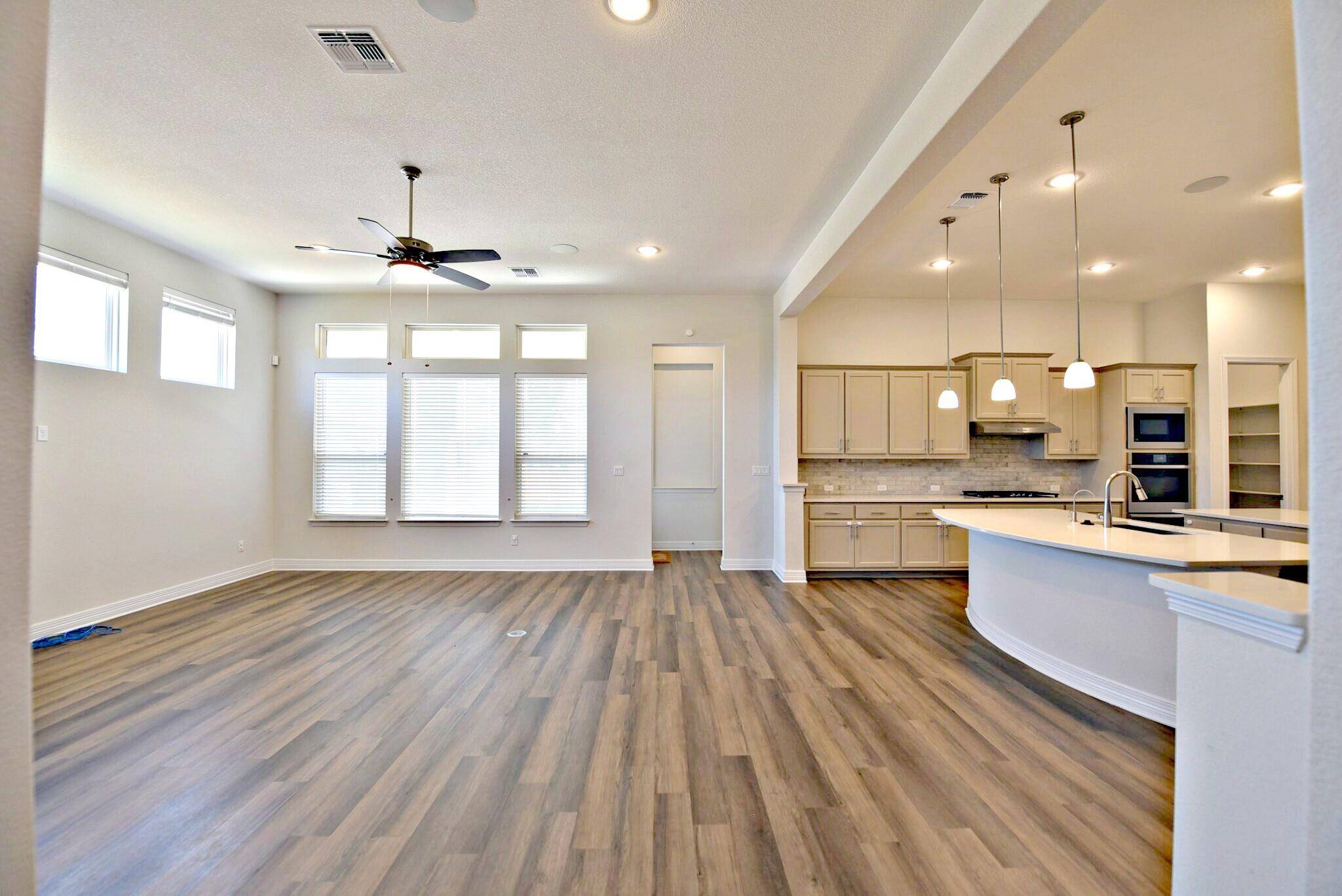 2220 Airport DR, Leander, TX 78641