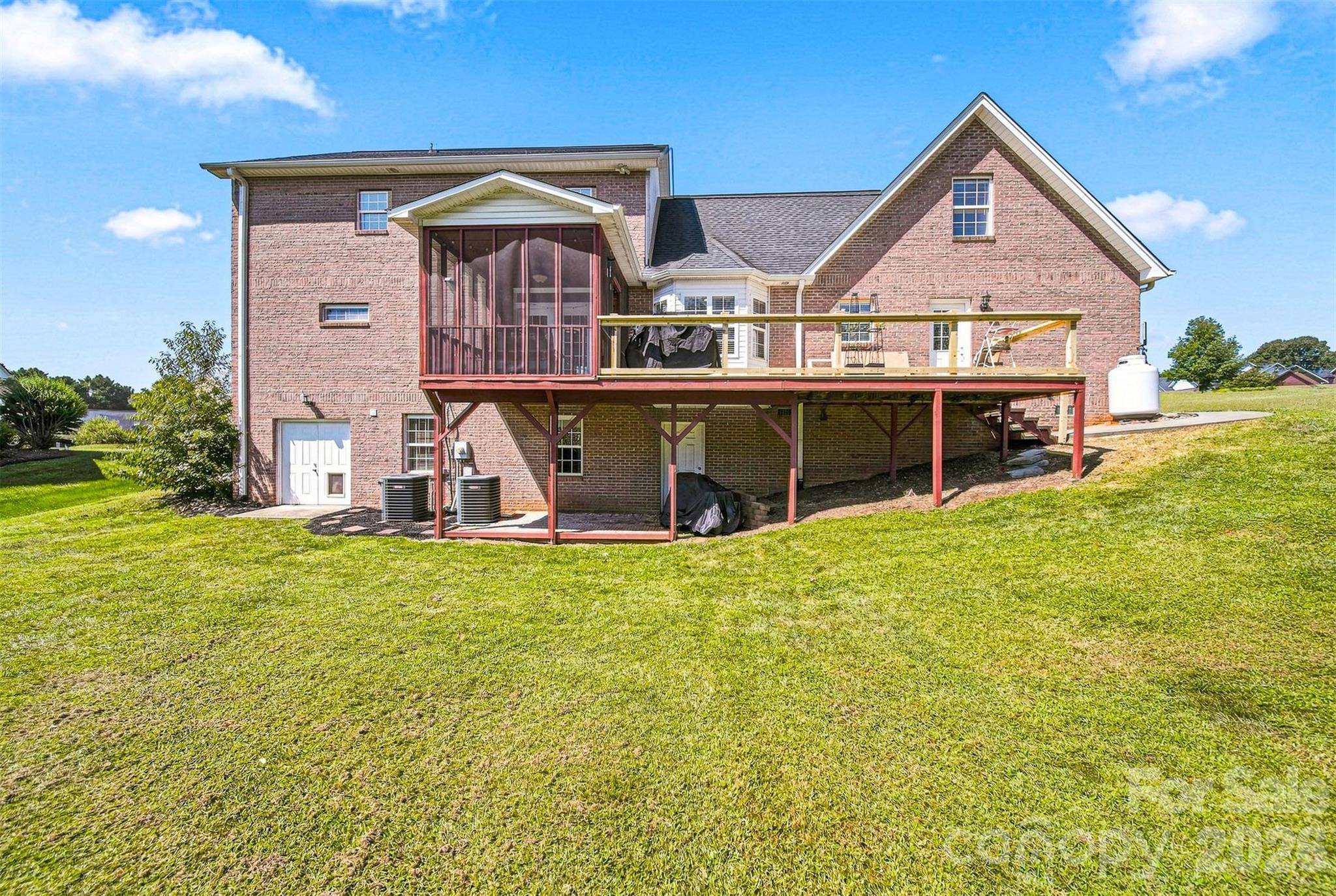 4948 Betty DR NE, Hickory, NC 28601