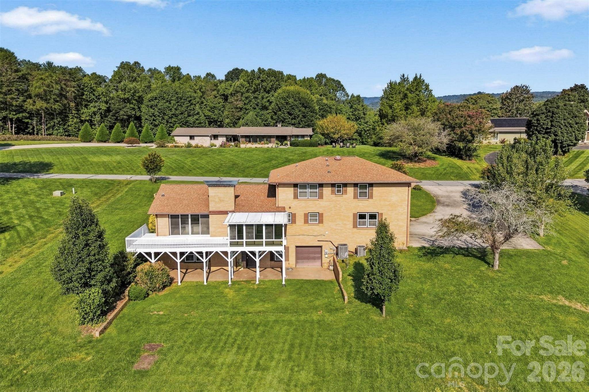 2796 Lakeview DR, Lenoir, NC 28645