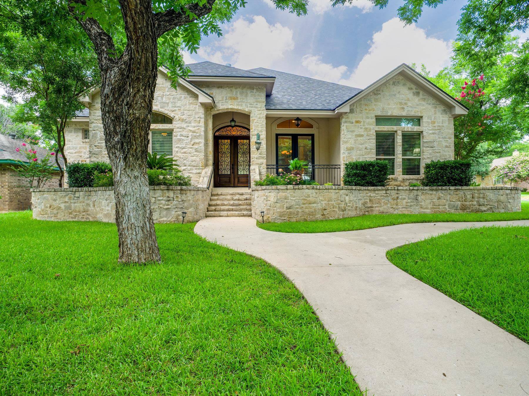 332 San Saba ST, Meadowlakes, TX 78654