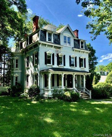 8 Garfield PL, Poughkeepsie, NY 12601