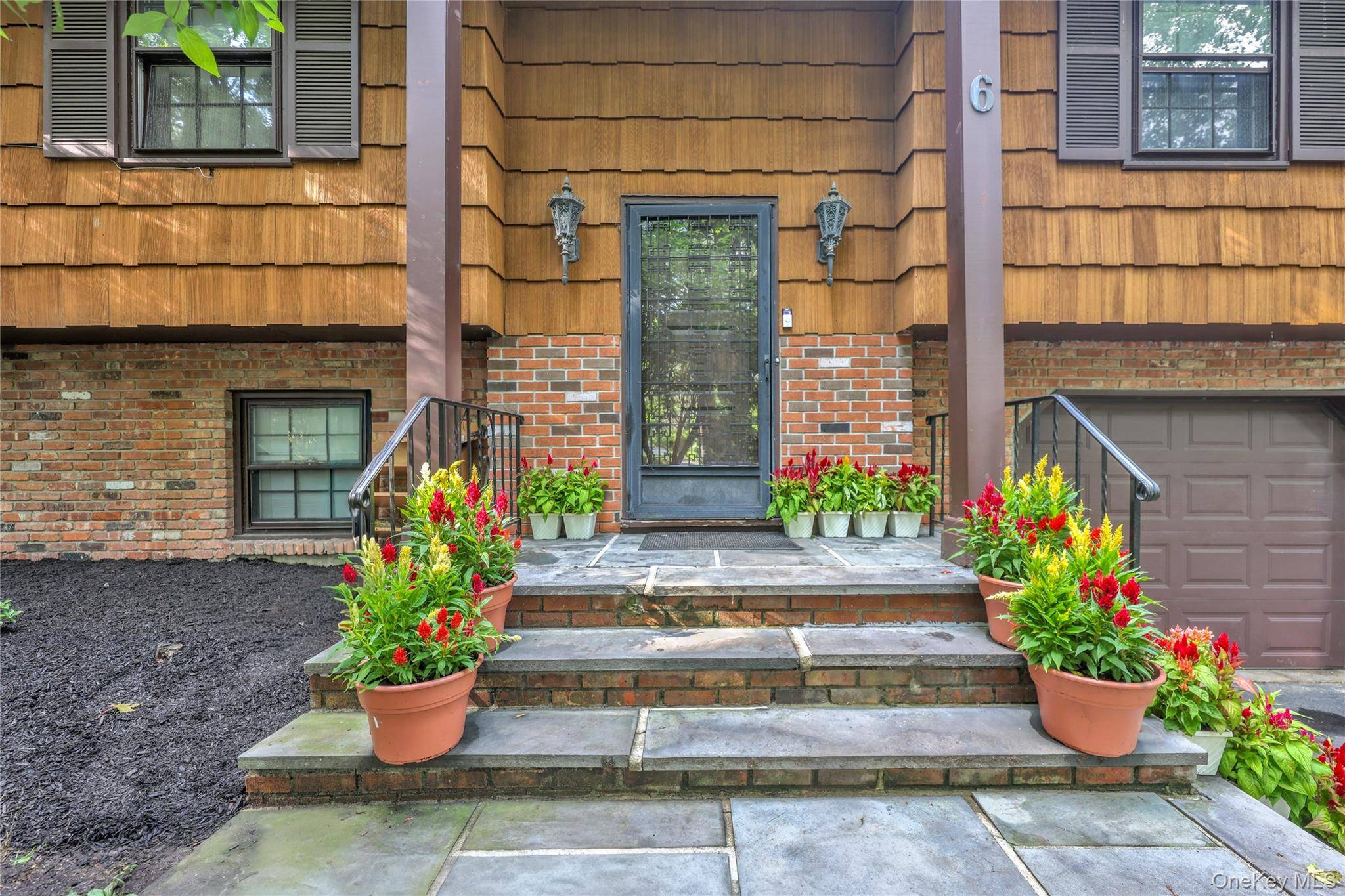 6 Arrow LN, New City, NY 10956