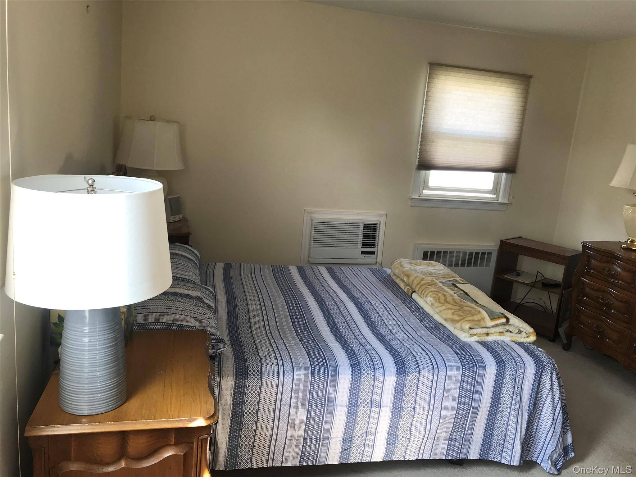 33 Burton AVE, Plainview, NY 11803