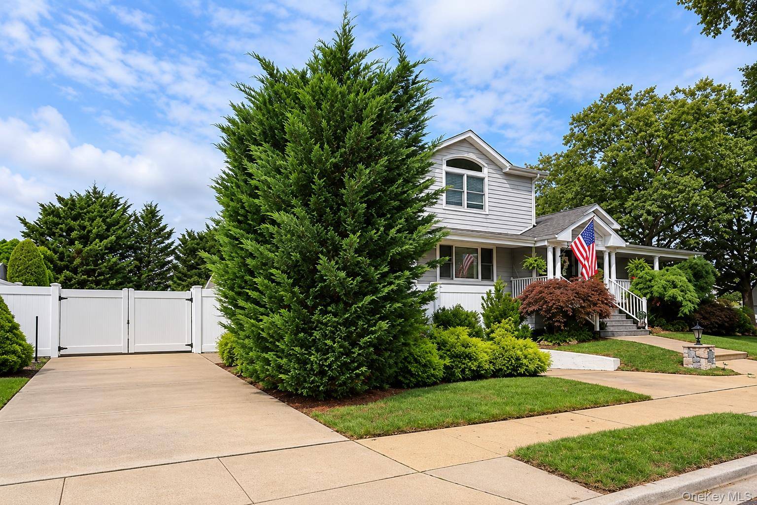 3970 Darby LN, Seaford, NY 11783
