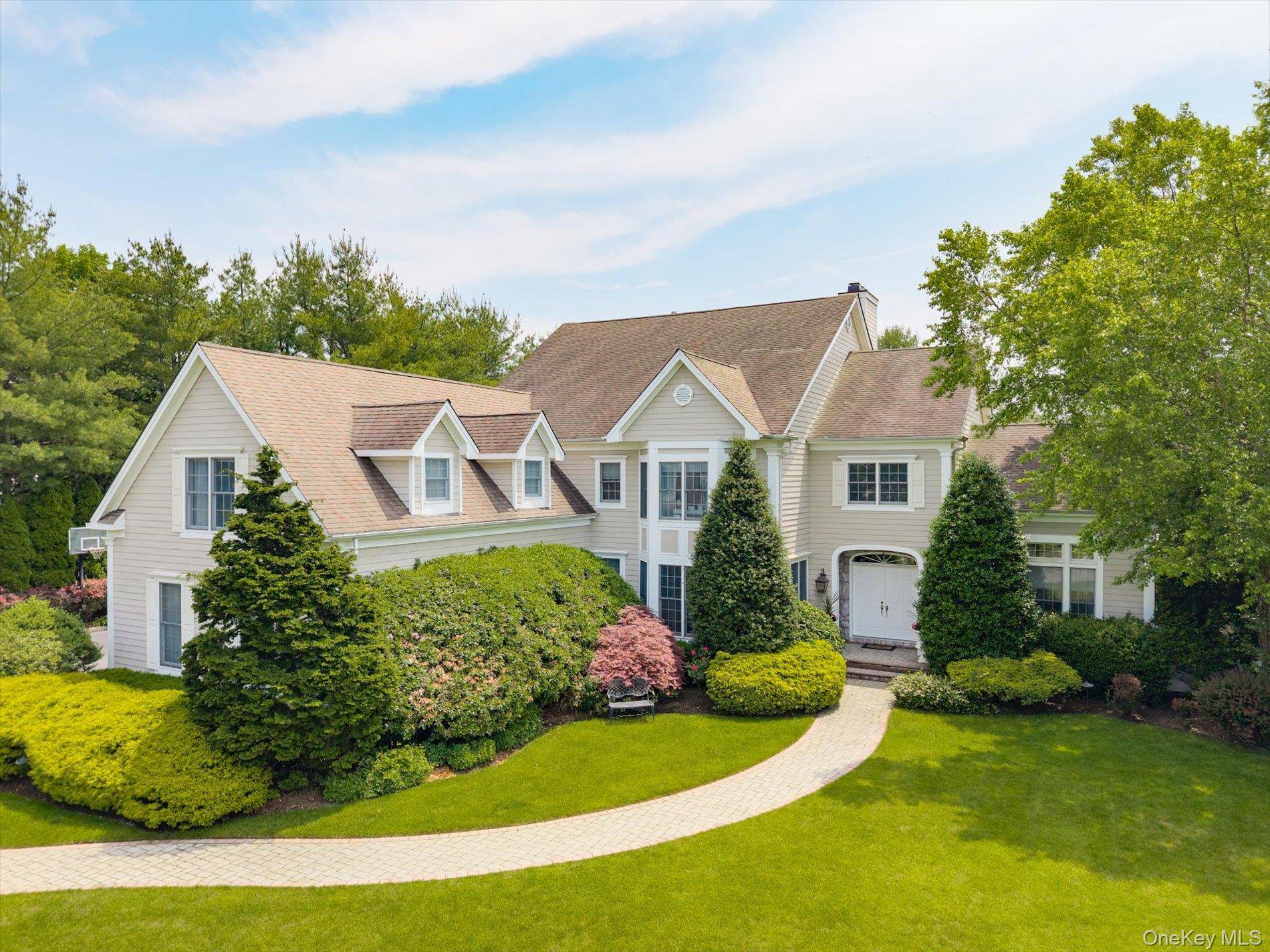 37 Legends CIR, Melville, NY 11747