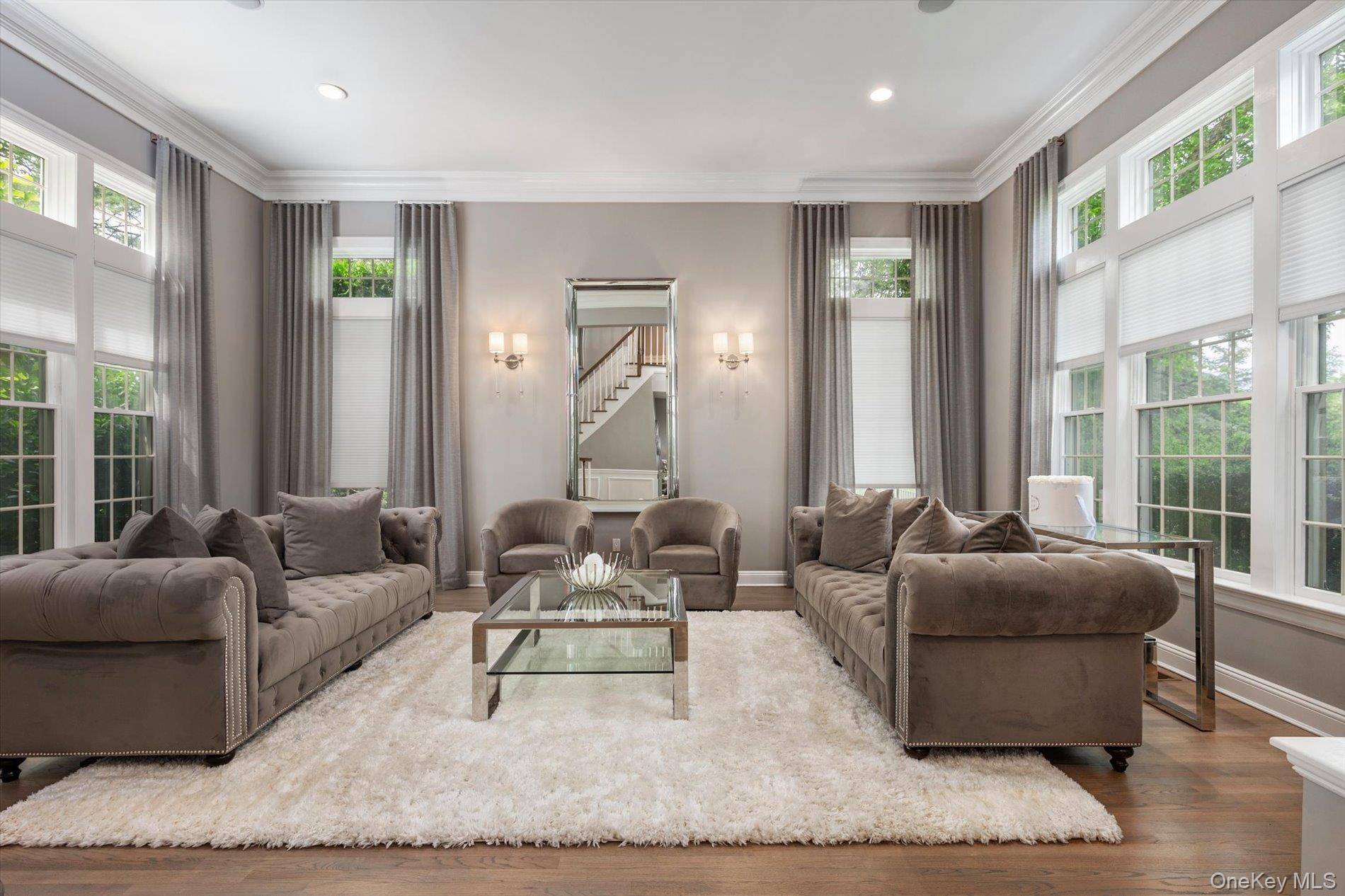 37 Legends CIR, Melville, NY 11747