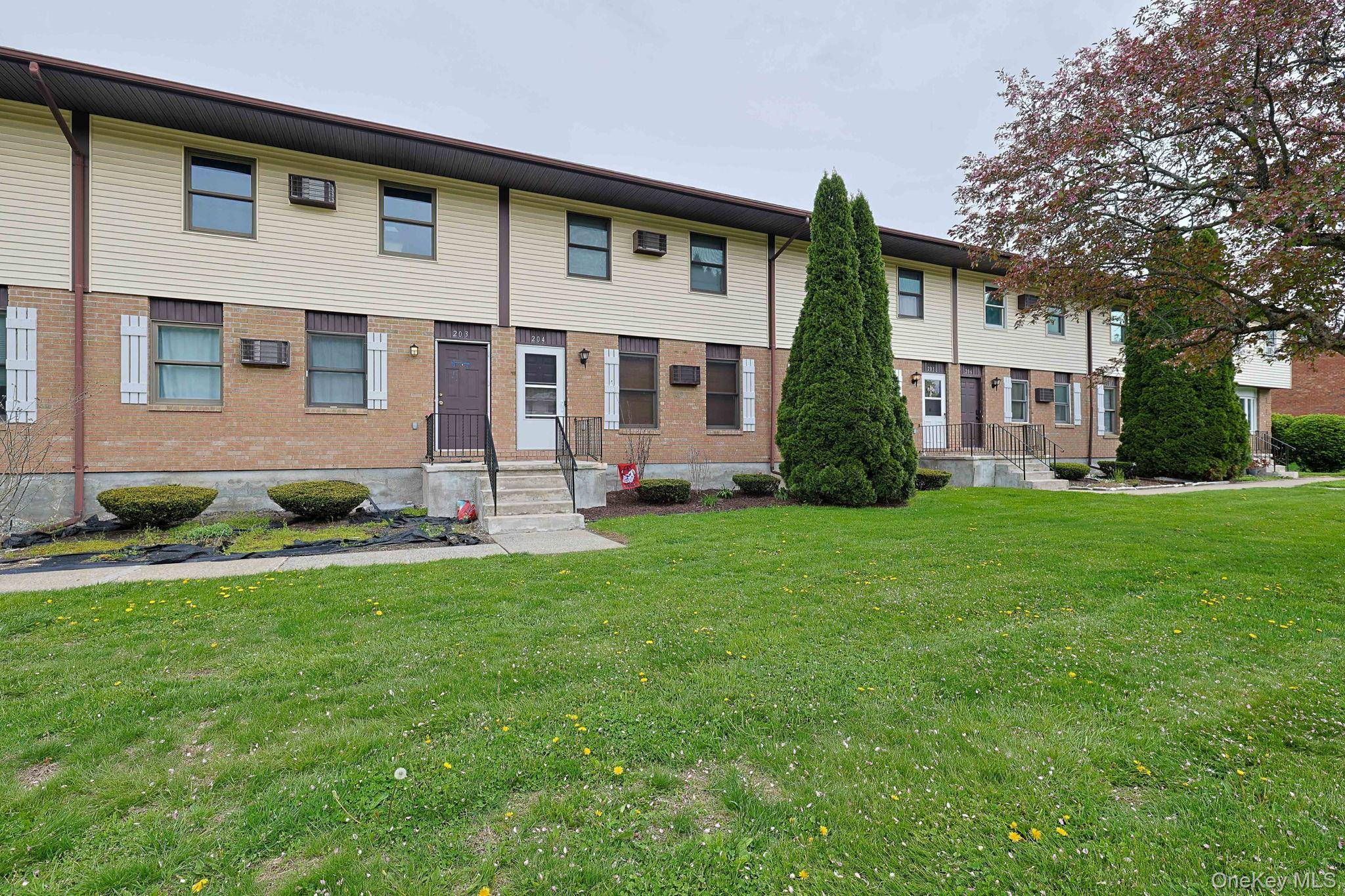 204 Parr Meadow DR #2D, Newburgh, NY 12550