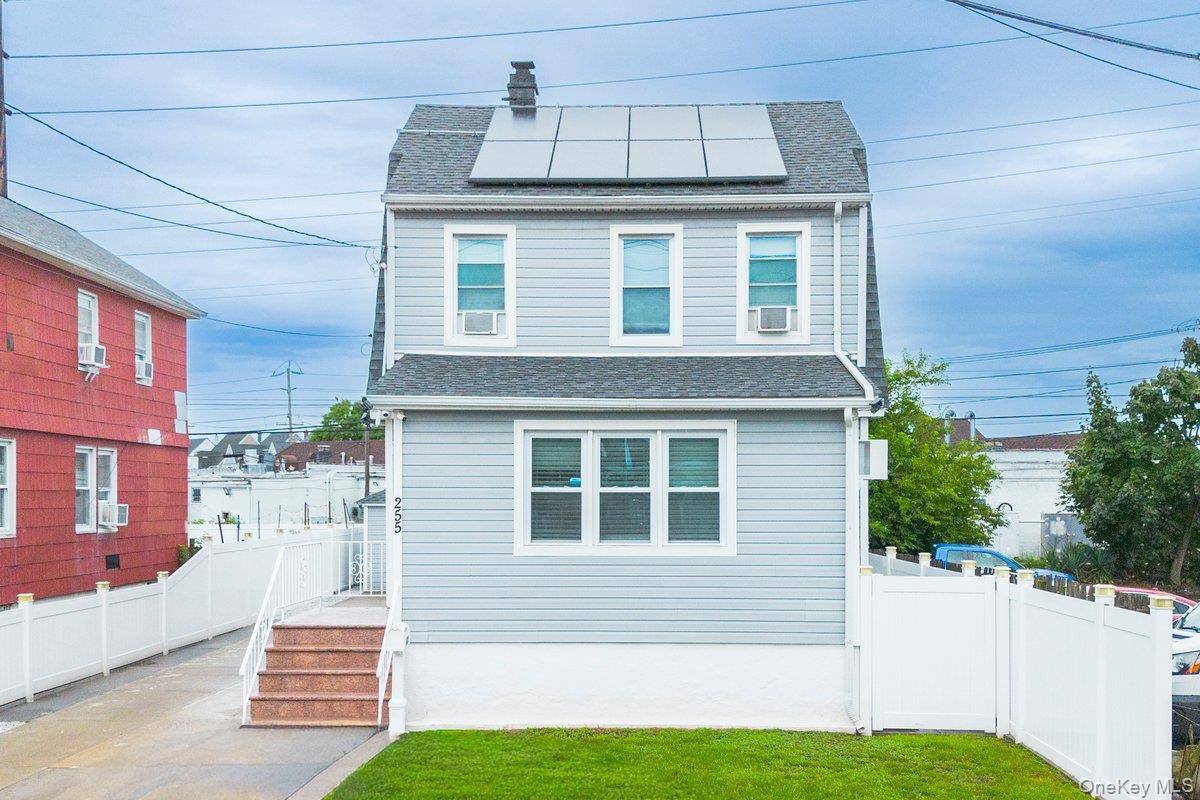 255 Cochran PL, Valley Stream, NY 11581