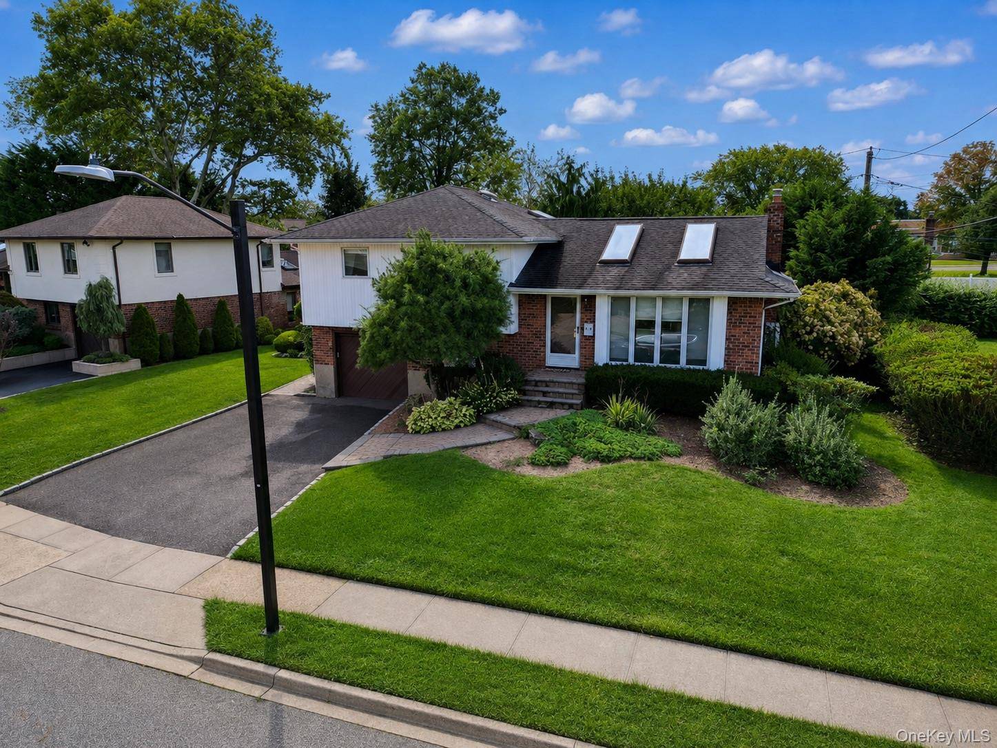 79 Plymouth RD, Plainview, NY 11803