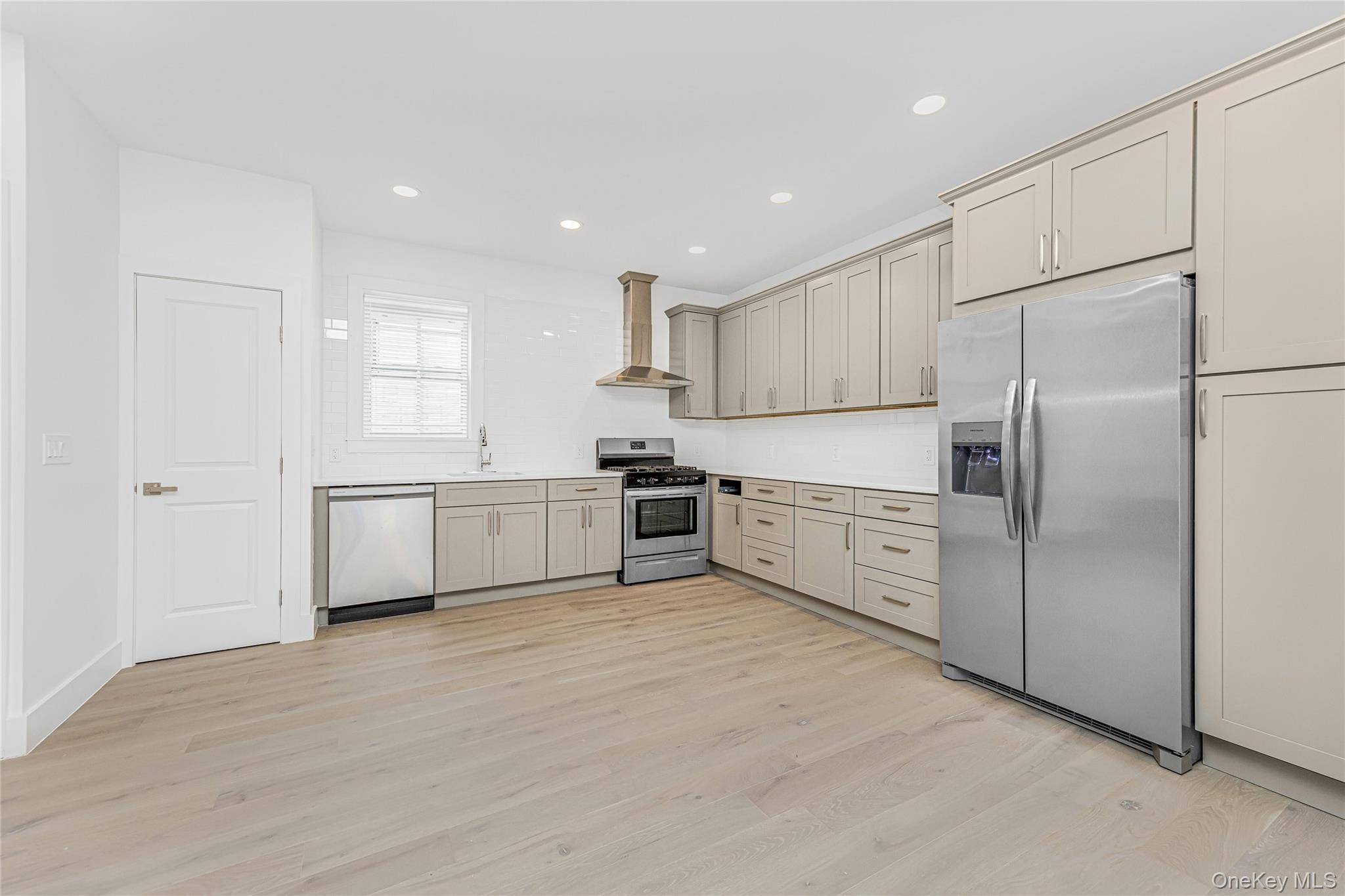 6140 Delafield AVE, Bronx, NY 10471