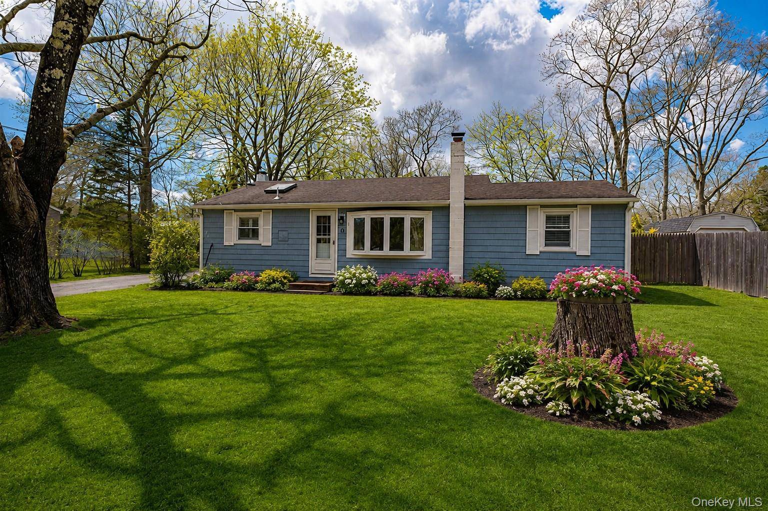 6 Longview DR, East Quogue, NY 11942