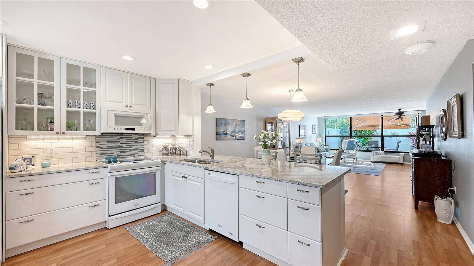 666 WOODLAWN DR #666, Bradenton, FL 34210