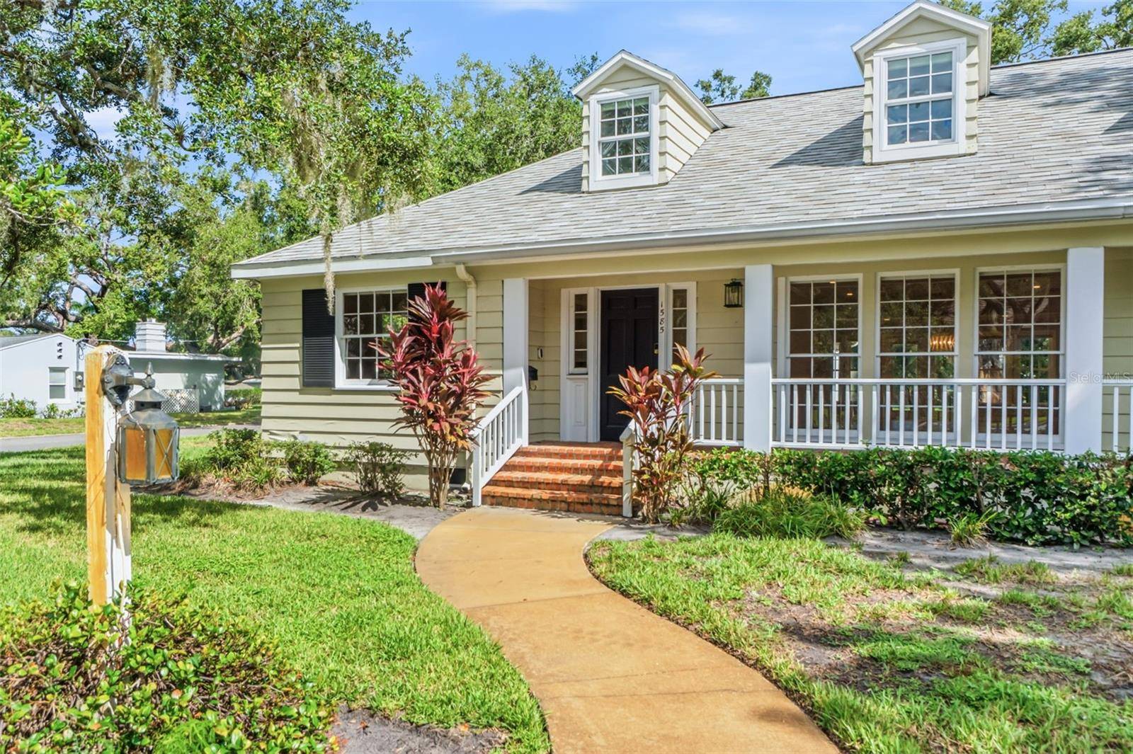 1585 SOUTH DR, Sarasota, FL 34239
