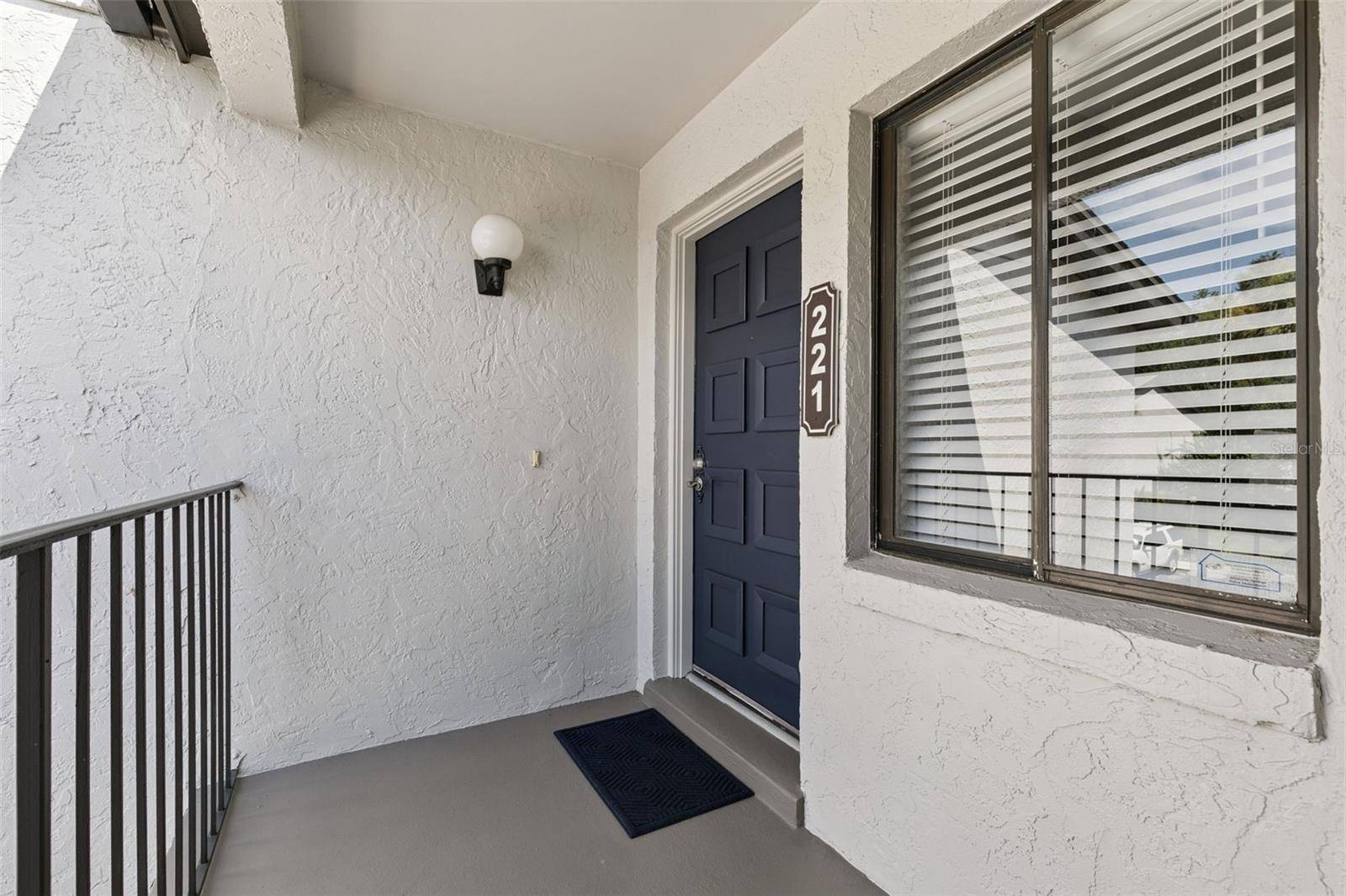 16 ESCONDIDO CIR #221, Altamonte Springs, FL 32701