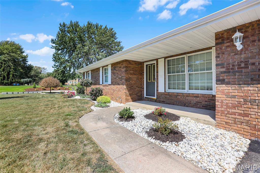 678 Monaco DR, Edwardsville, IL 62025