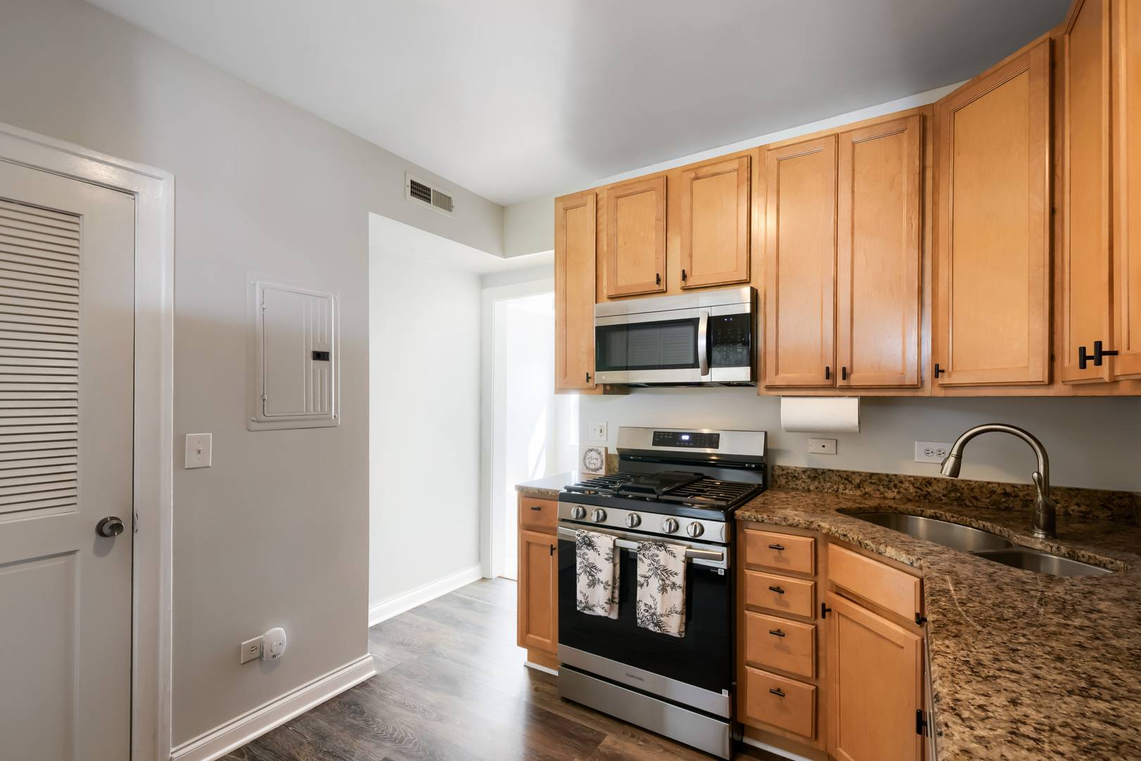 4456 N Kenneth AVE #3, Chicago, IL 60630