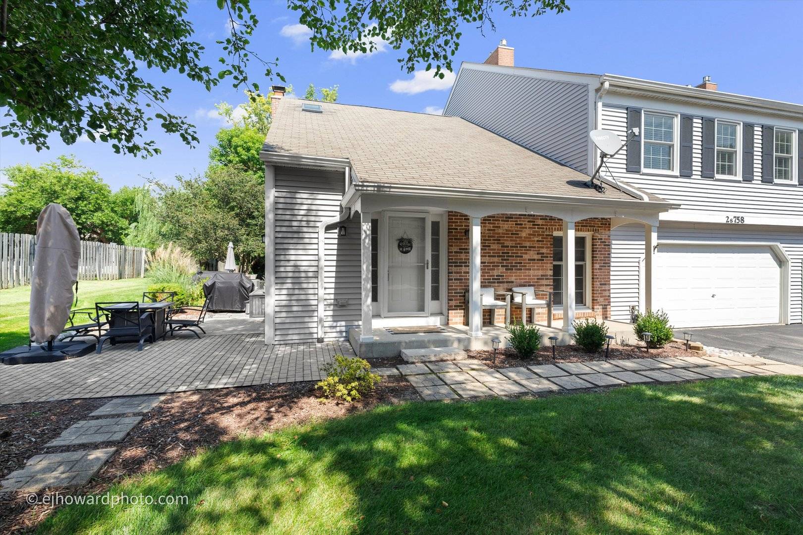 2S758 Timber DR, Warrenville, IL 60555
