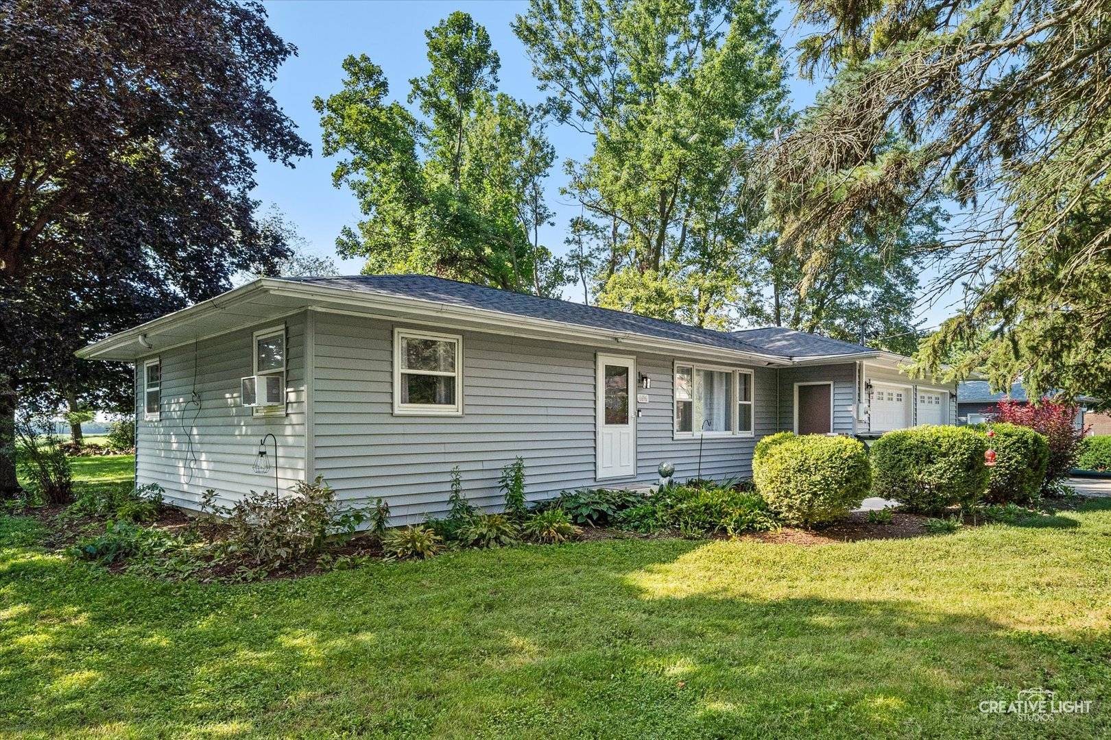 6696 Chicago RD, Yorkville, IL 60560