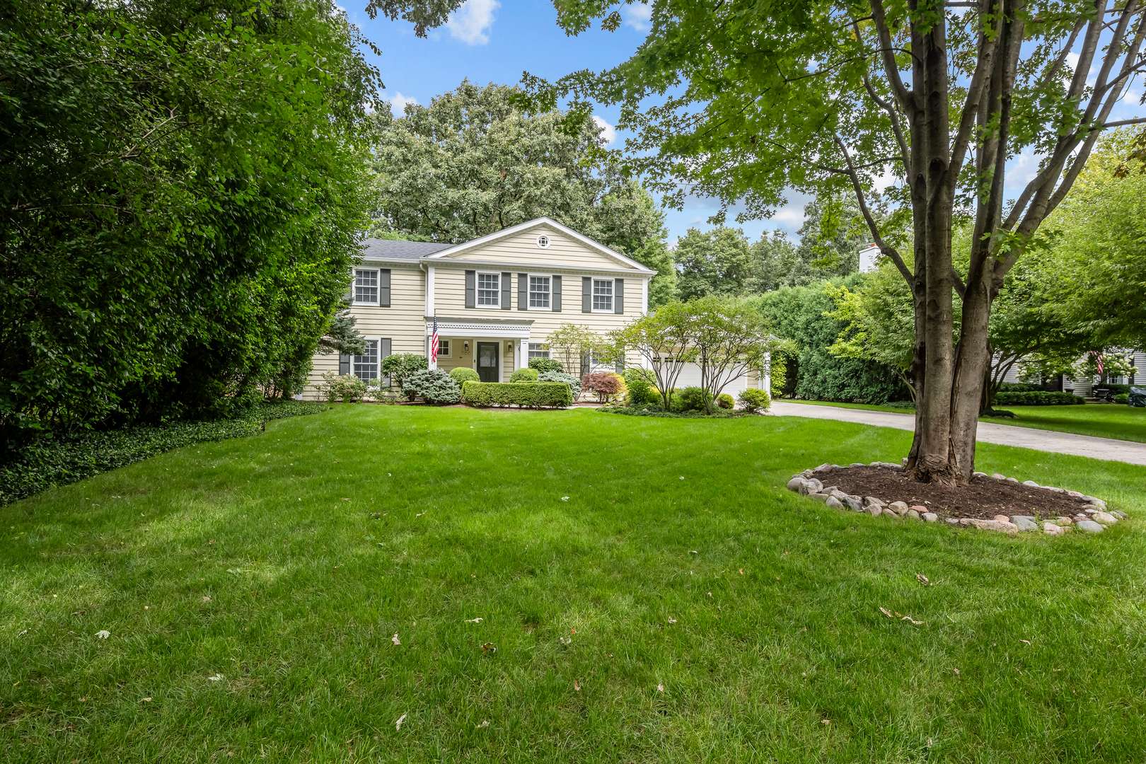 777 Cherokee RD, Lake Forest, IL 60045