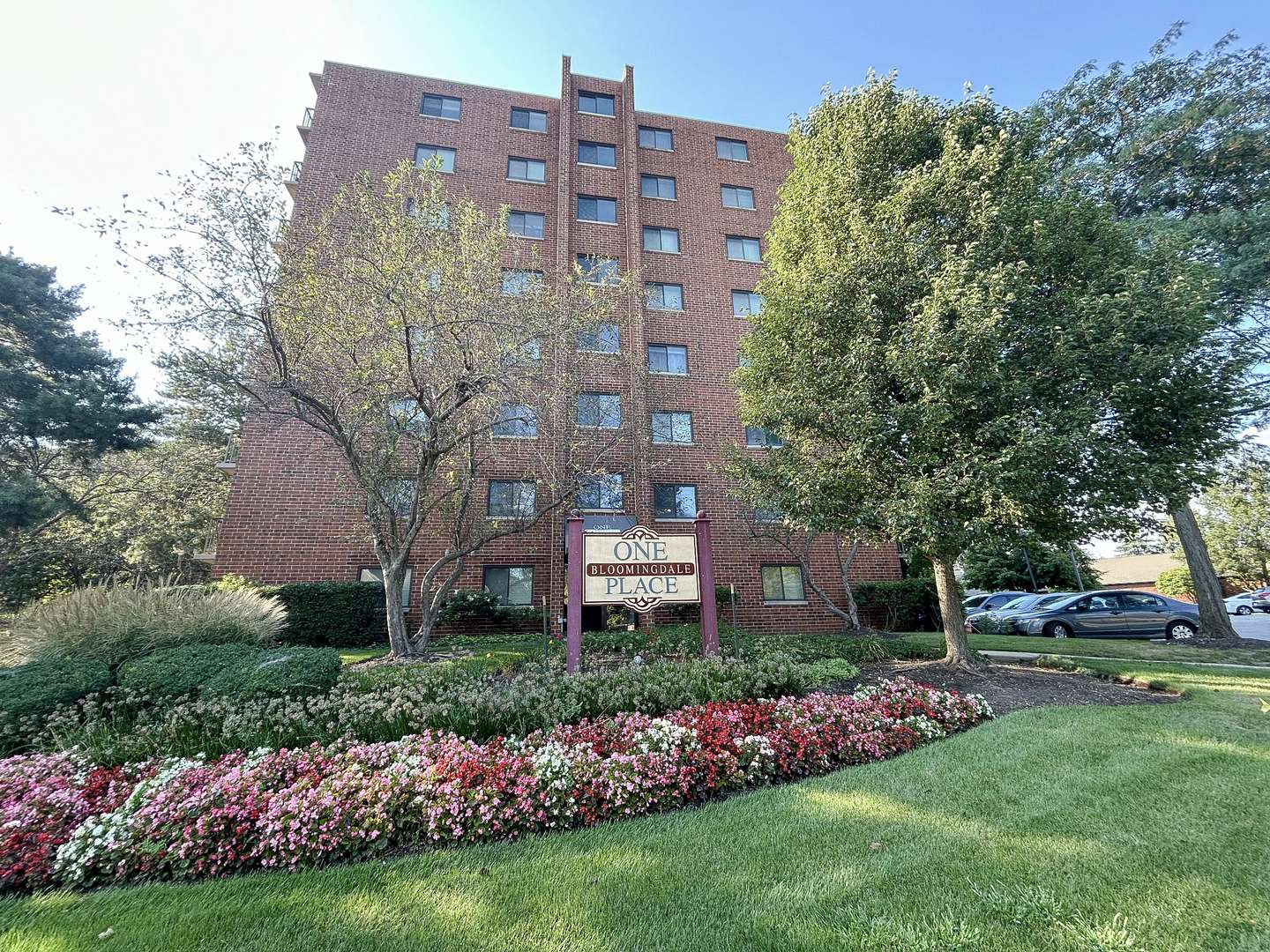 1 Bloomingdale PL #606, Bloomingdale, IL 60108