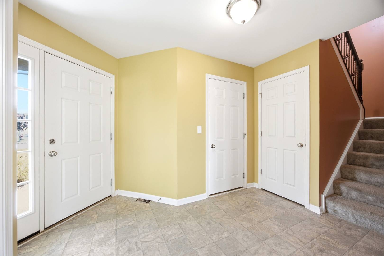 241 Wild Meadow LN, Woodstock, IL 60098
