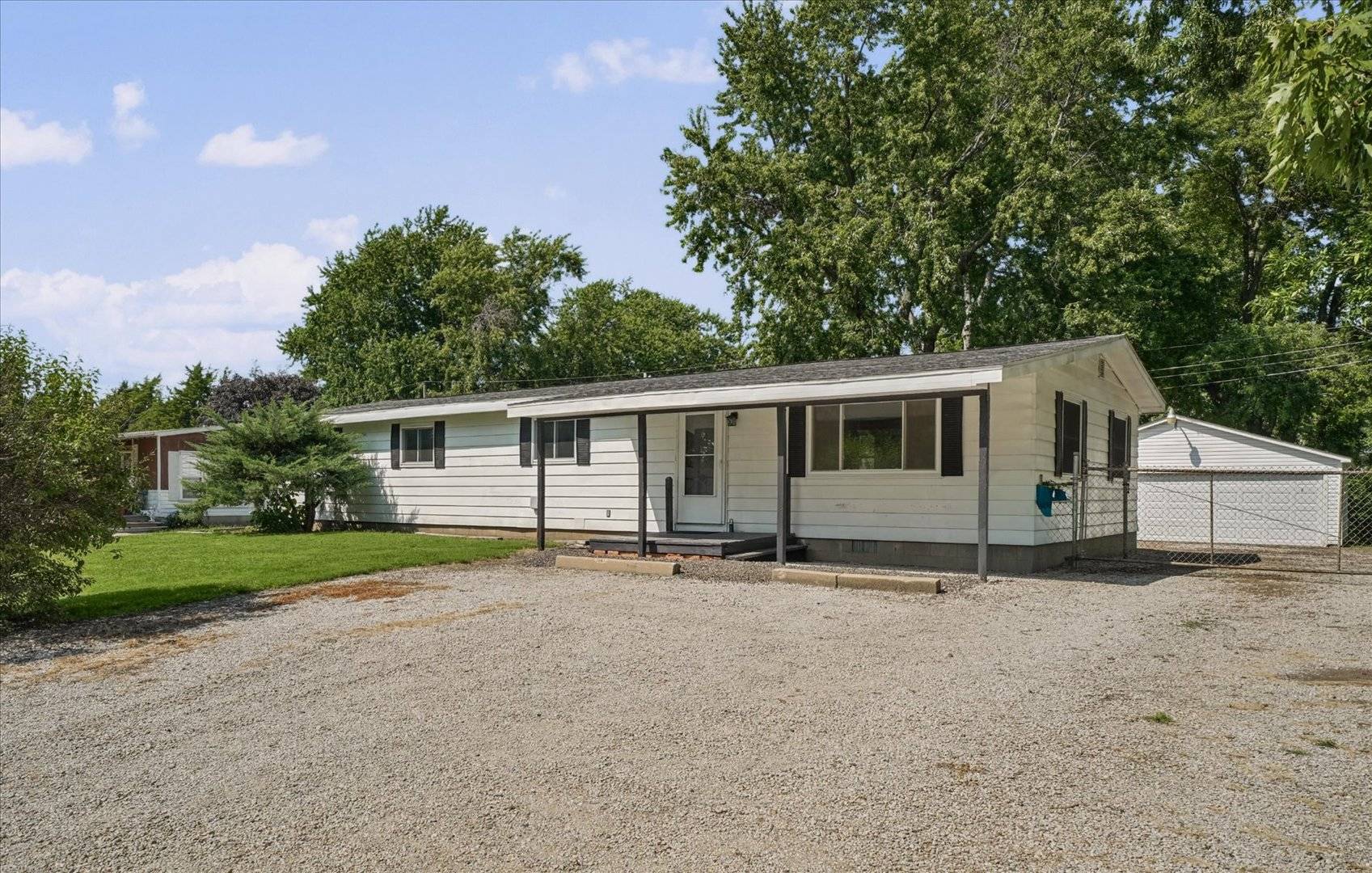702 W Park ST, Thomasboro, IL 61878